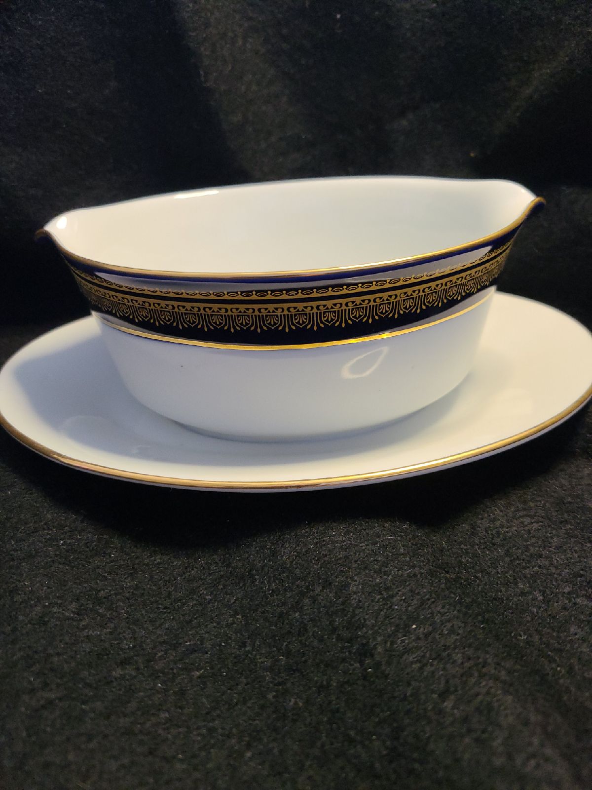 Legacy by Noritake Vienna Gravy Boat with attached underplate