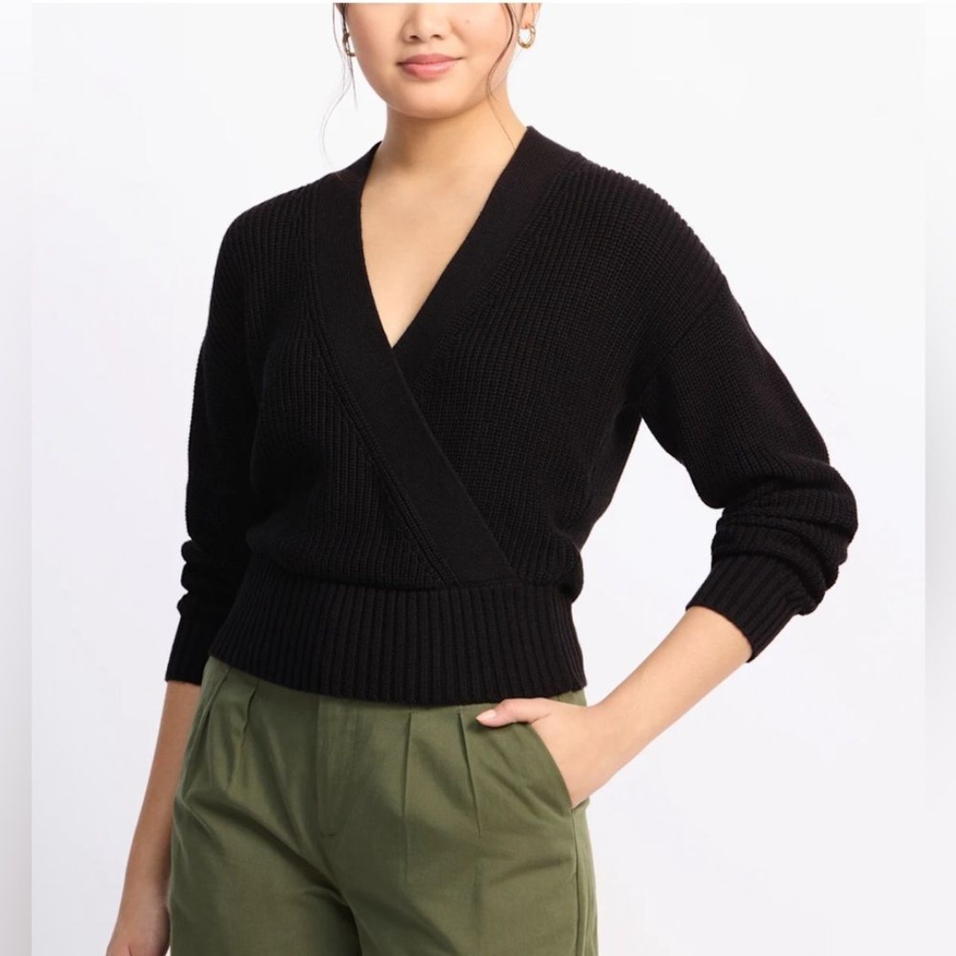 MODERN CITIZEN BLACK SWEATER.