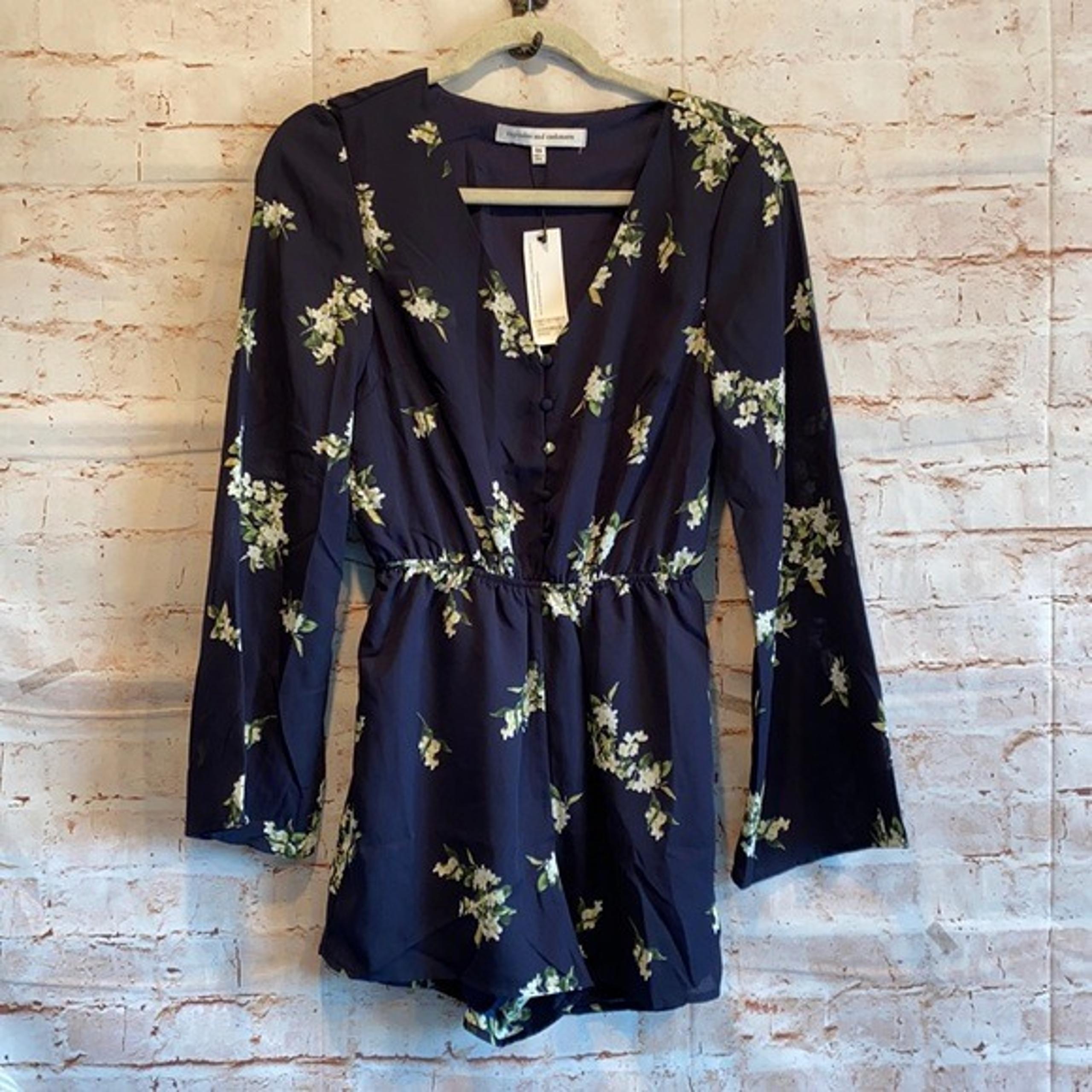 Cupcakes and Cashmere Dorene floral romper NWT XS extra small bell long sleeves