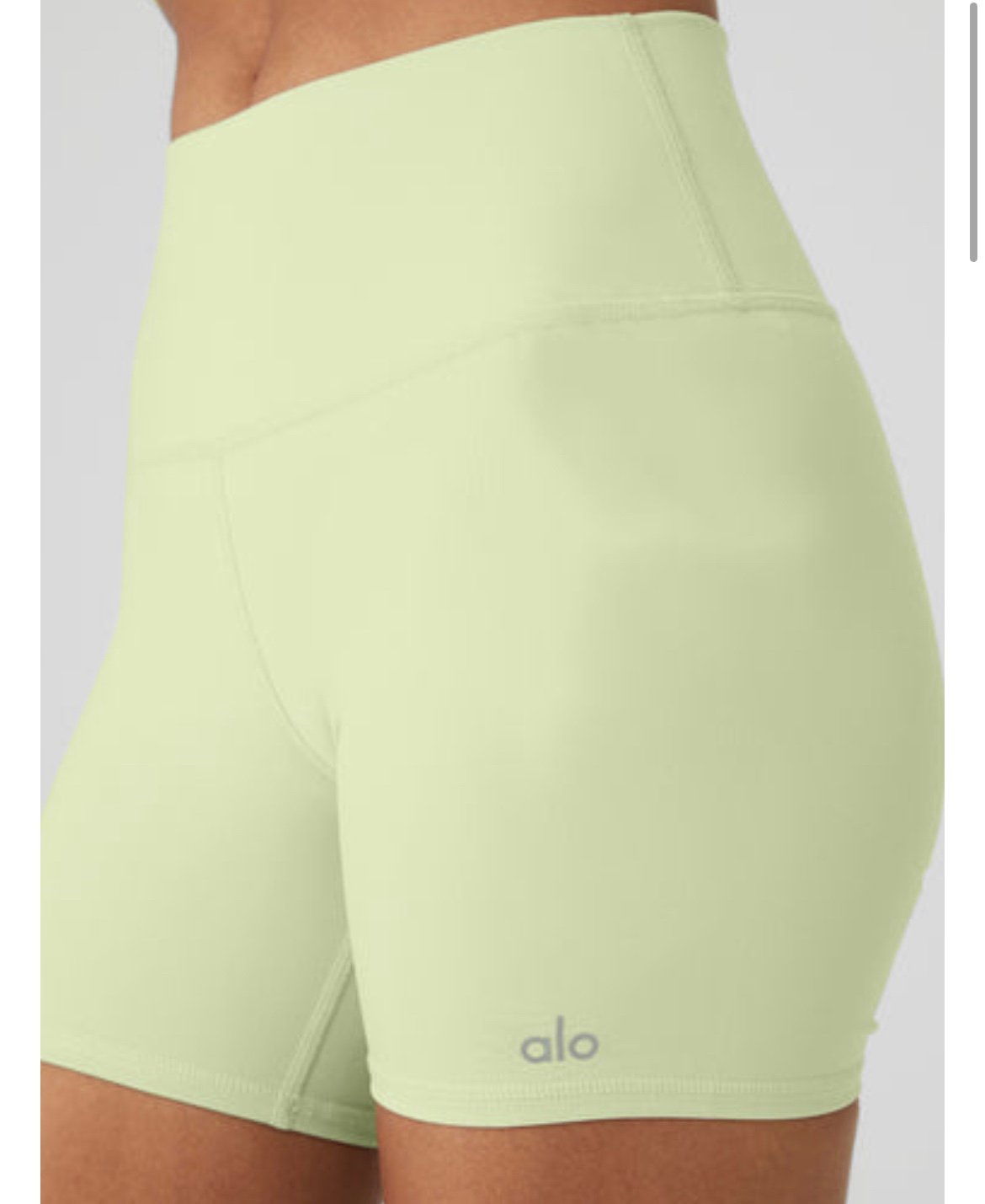 Alo Yoga airbrush shorts outlet iced green tea