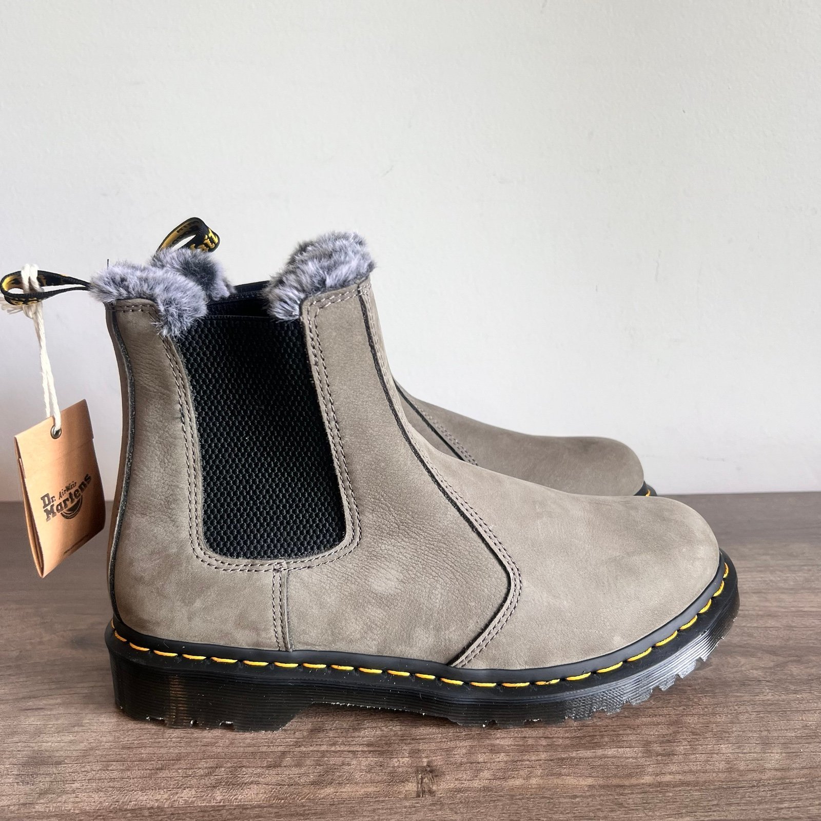 Dr. Martens Leonore Faux Fur Lined Nubuck Chelsea Women's Boot Size 11 SKU243024