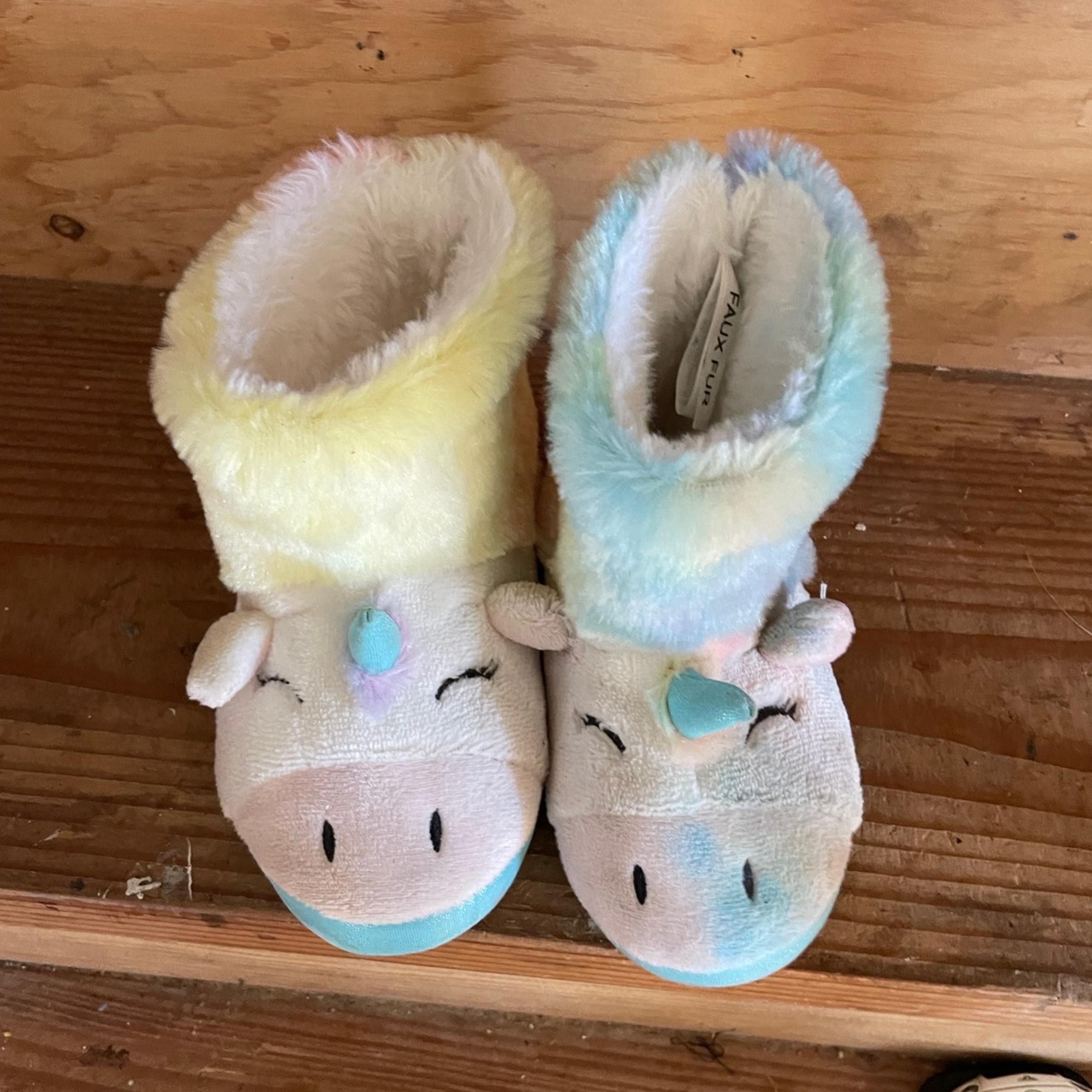 Totes girls unicorn bootie slippers rubber soles size 9-10