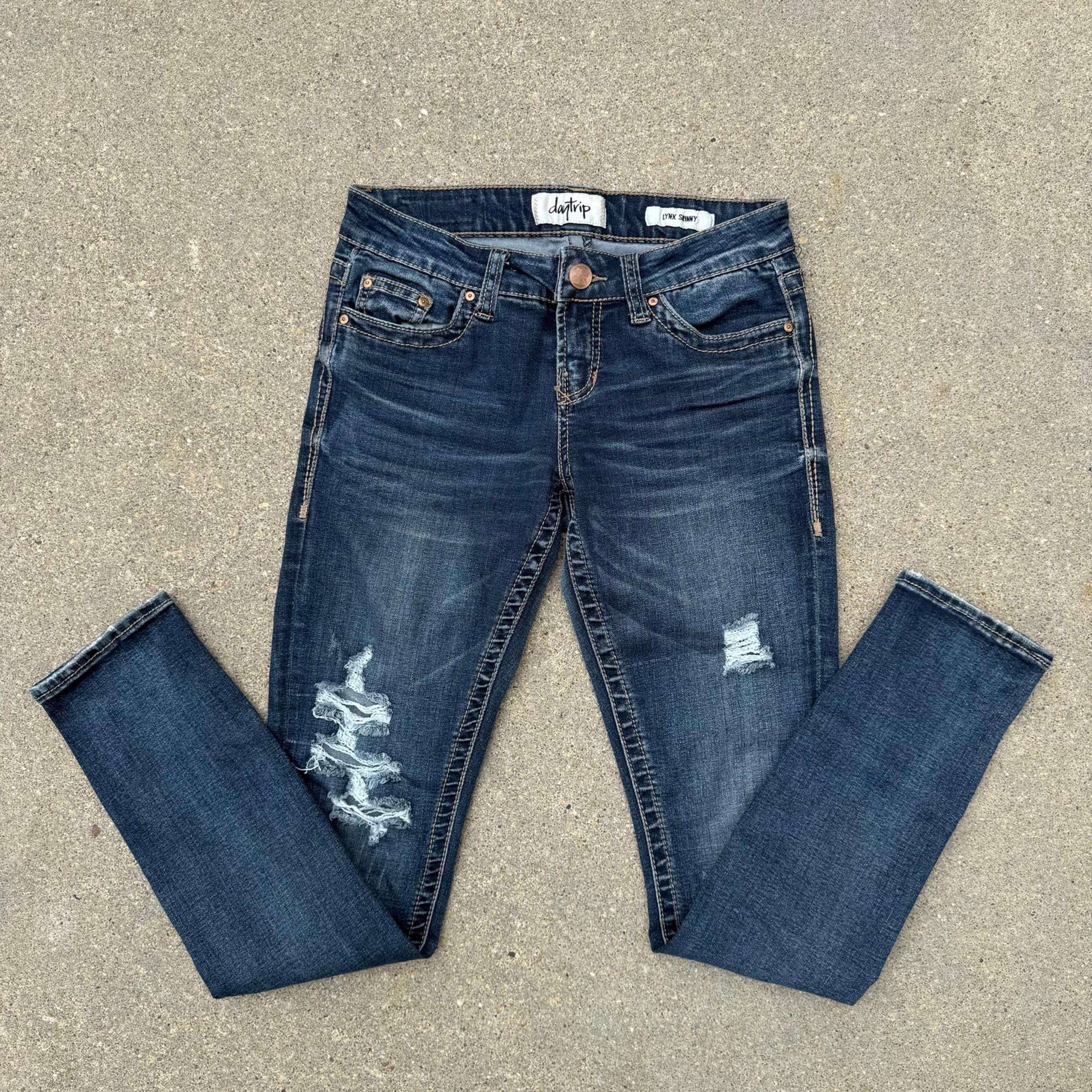 Daytrip Lynx Skinny Jeans Distressed Front Stretch 26R