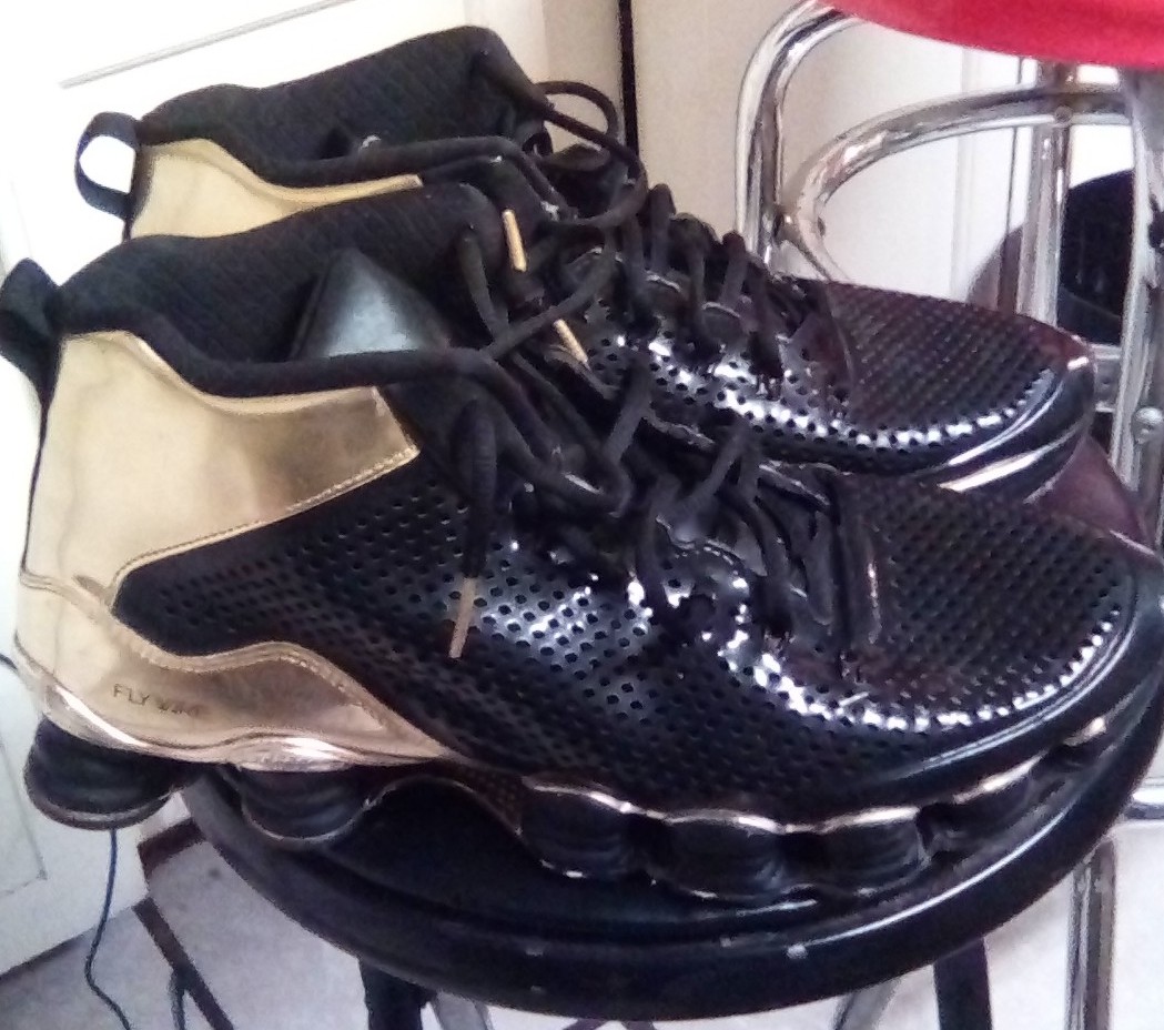 Nike Shox TLK TOTAL SHOX BLACK & METALLIC SIZE 11
