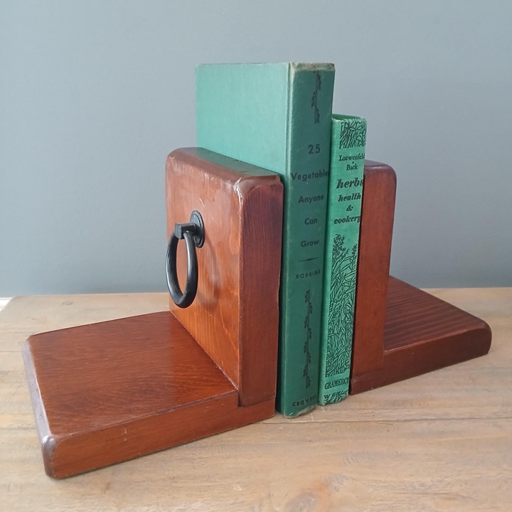 Wood vintage bookends with black rings