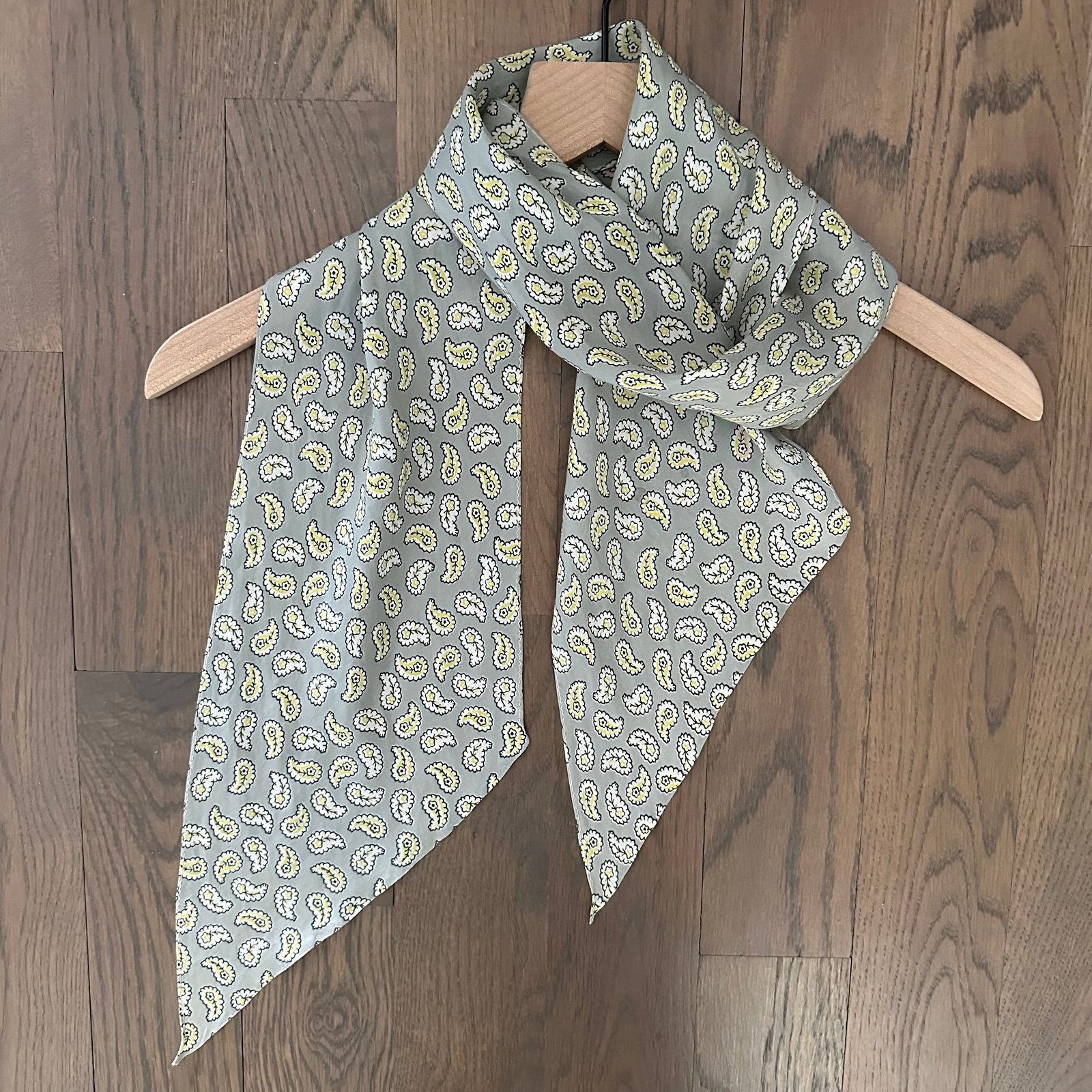 Anthro Vintage Paisley Print Oblong Angle Scarf Sage Green, Cream, Yellow 62 l