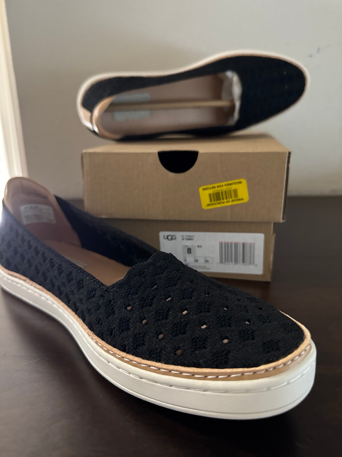 UGG Women’s Tammy Black Slip On Casual Flat Size US 8 39 EU New in Box