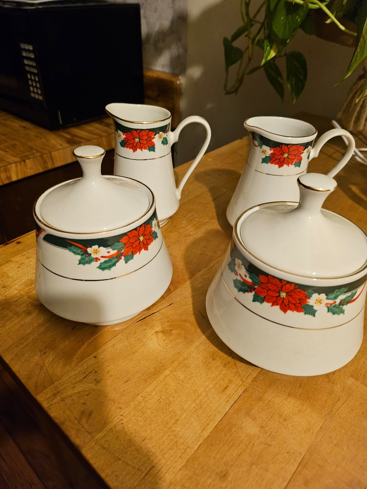VIintage Deck The Halls Tienshan Fine China