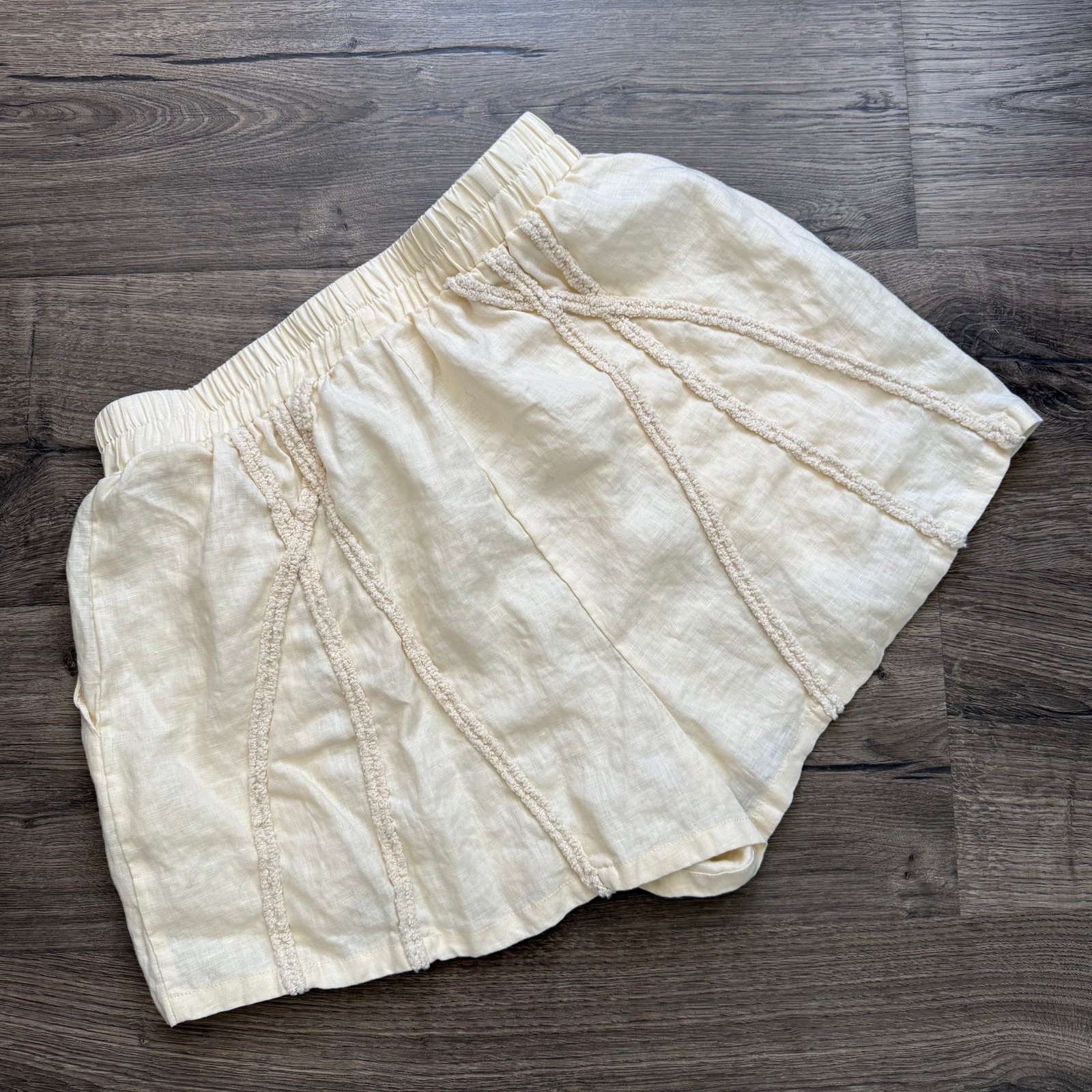 VRG GRL Off White Linen Boho Shorts size US 4 Women