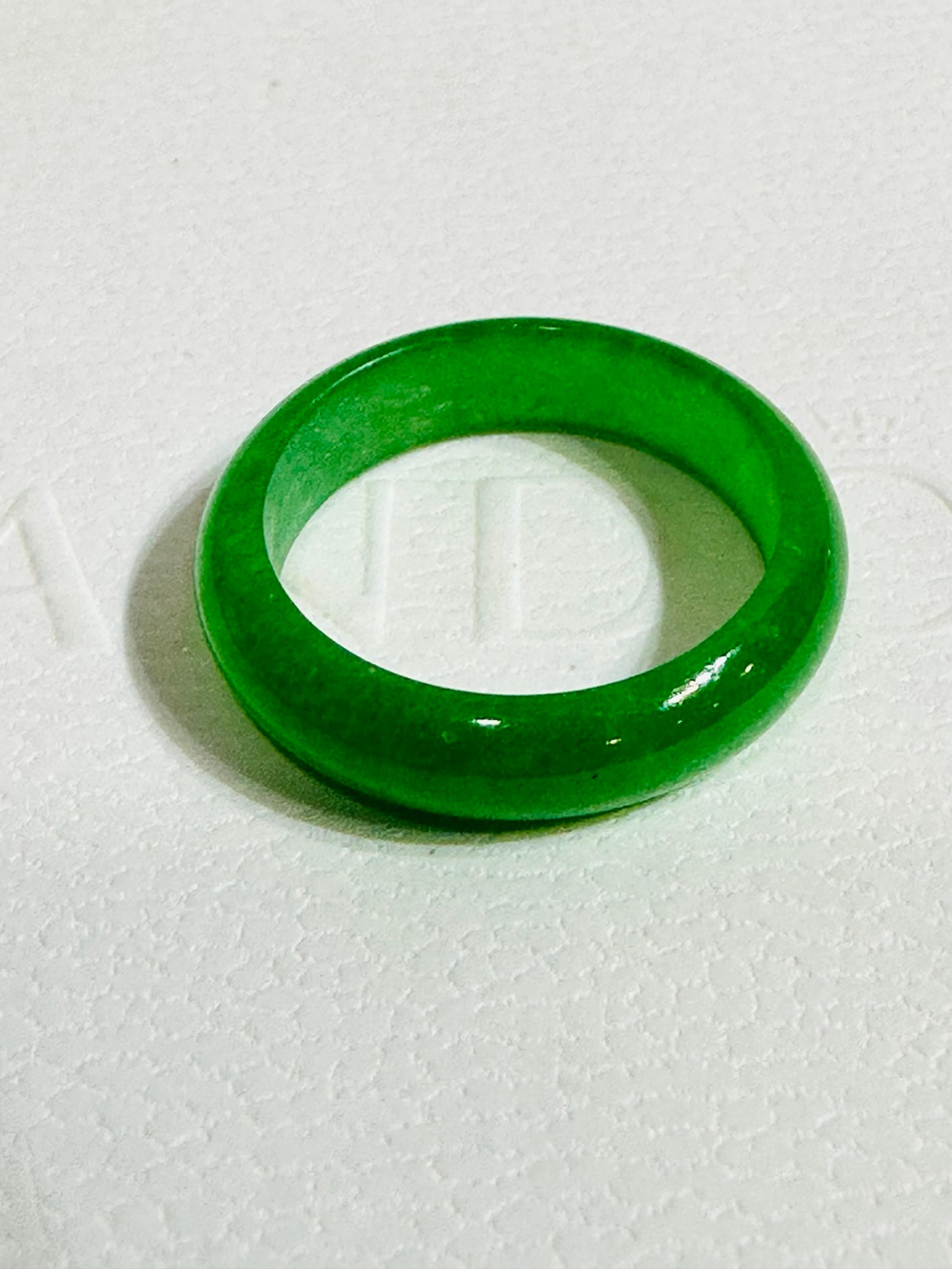 jade Ring & size is 7