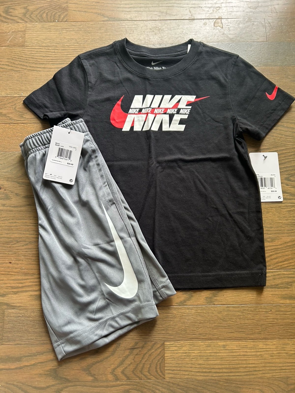 NWT Nike Boys Set size 7