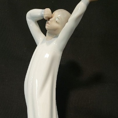 Nao Lladro Boy waking up 8” tall Glossy Figurine Made in Spain Mint condition,