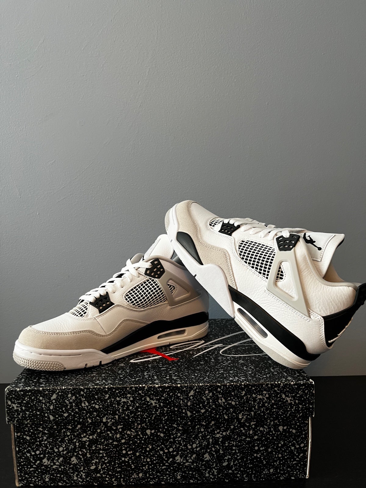 Air Jordan 4 military black Size: 10.5