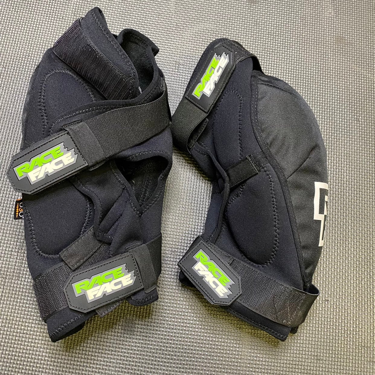 RACE FACE D30 Knee Guard