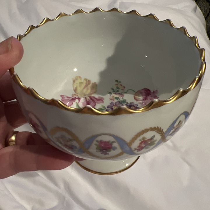 Limoges Hand Painted Pedestal Bowl Helix Ribbon & Pointed Golden Rim PERFECT 4"