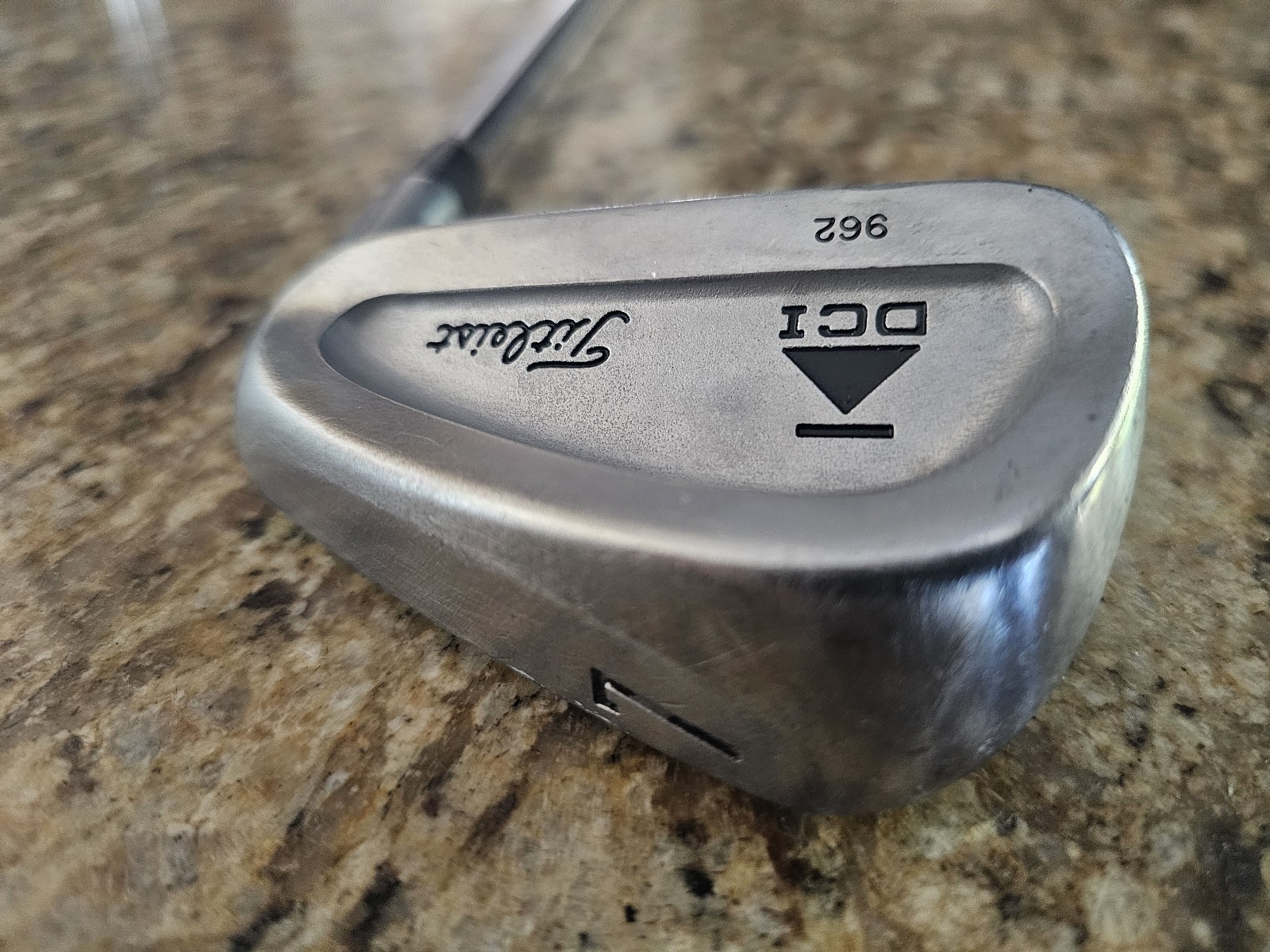 RH Titleist 962 DCI 7 Iron Dynamic Gold R300 Regular-Flex Stainless Steel Shaft