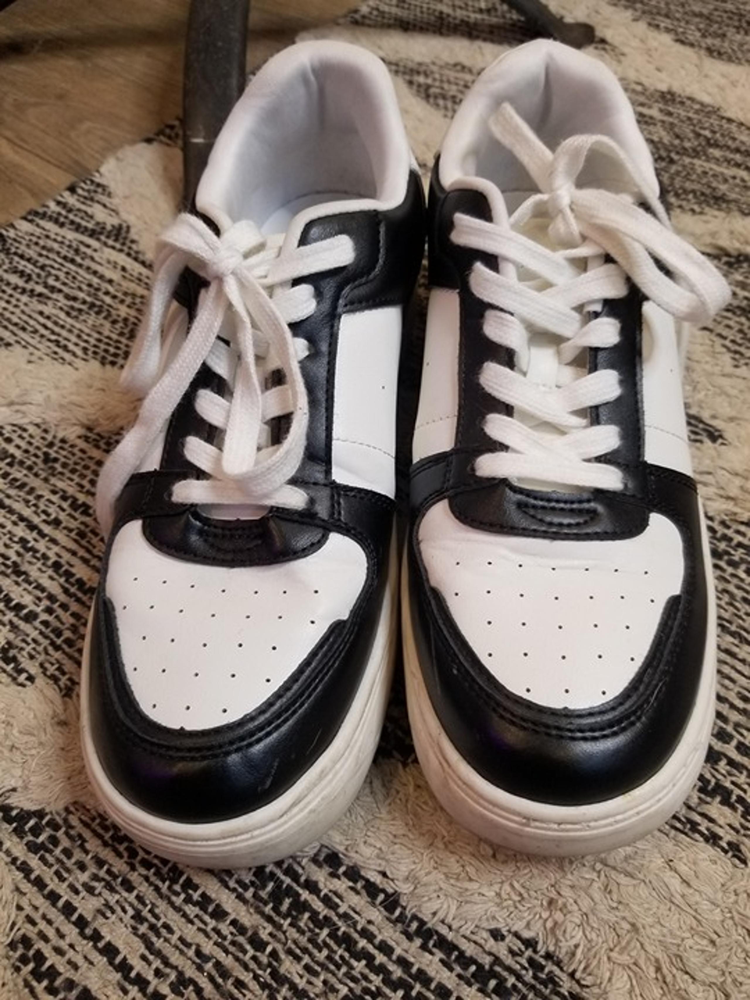 Sz 8.5 Wild Fable sneakers