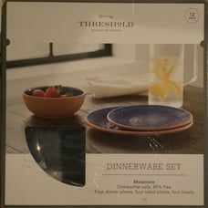 Dinnerware set