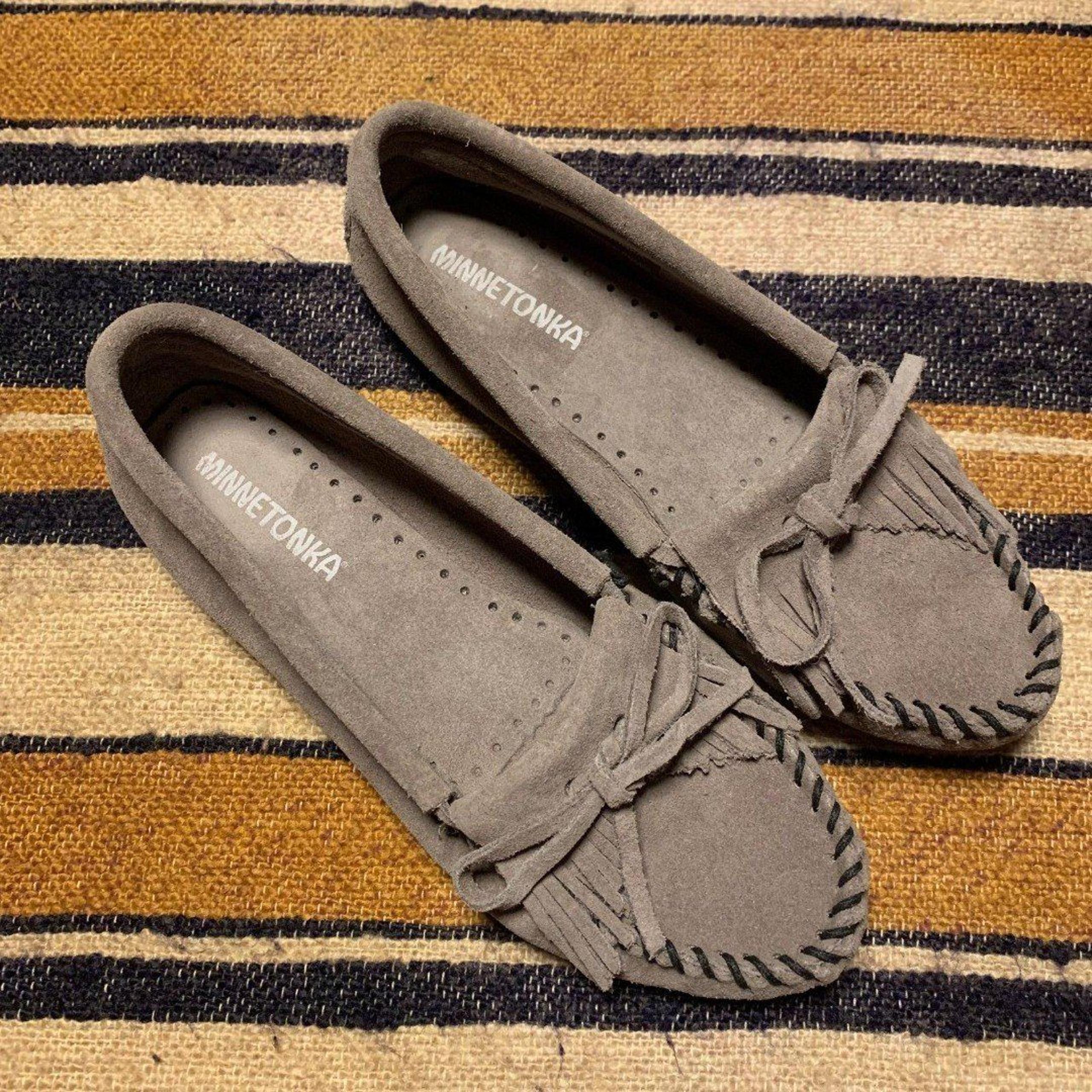 Minnetonka Moccasin Gray Size 6 Slip On Suede shoes Western Boho Bohemian