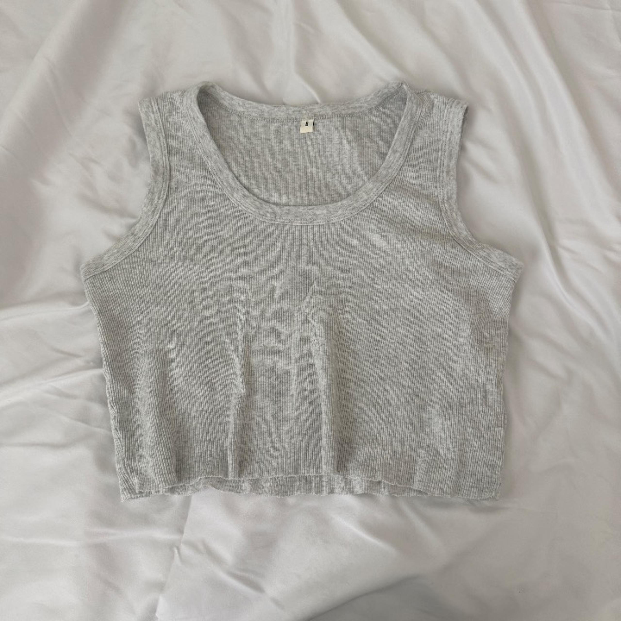 elwood tank top   Size large   Condition: great   Color: grey   Details : - 100%
