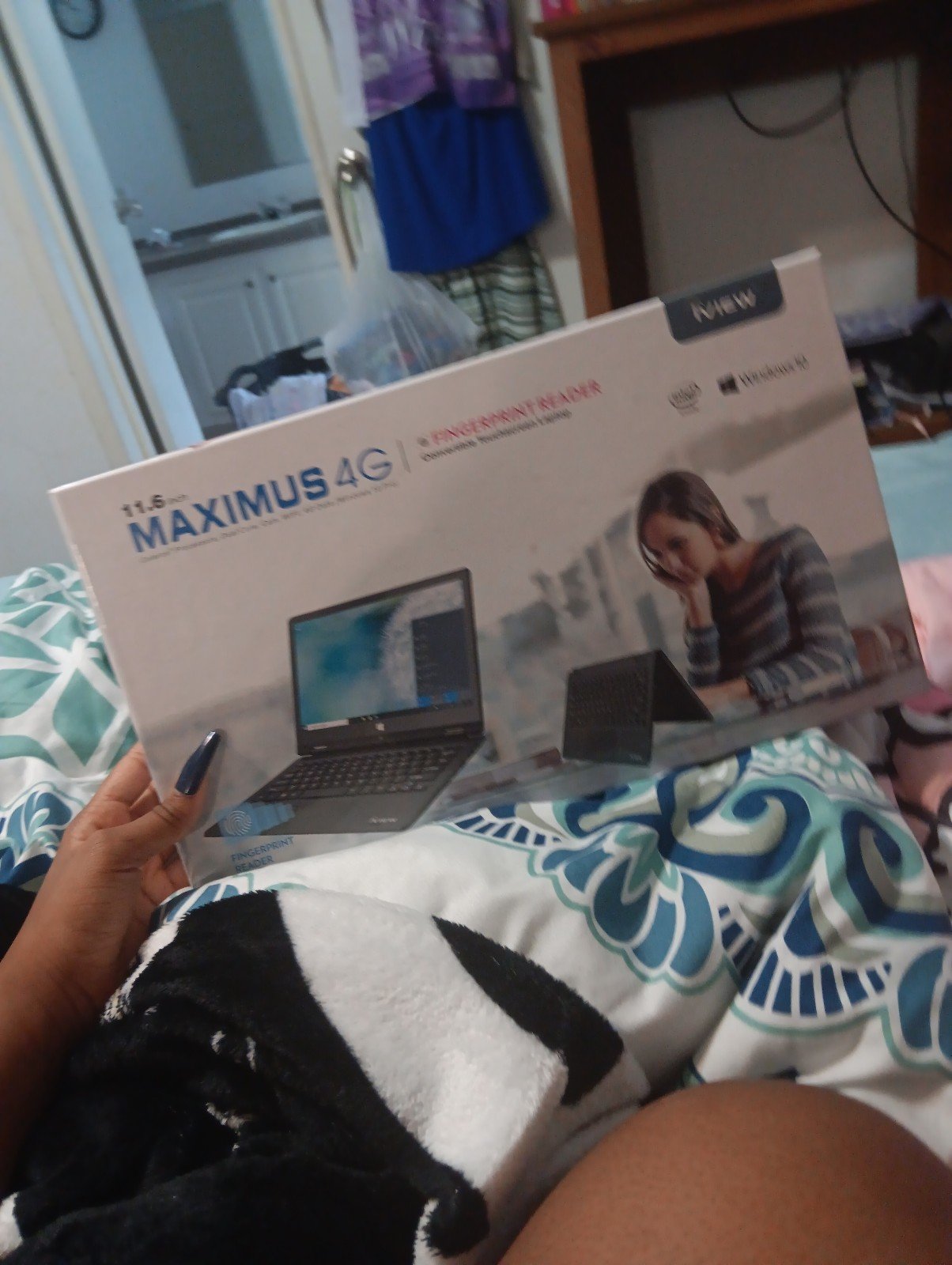 IView laptop touchscreen n flipping