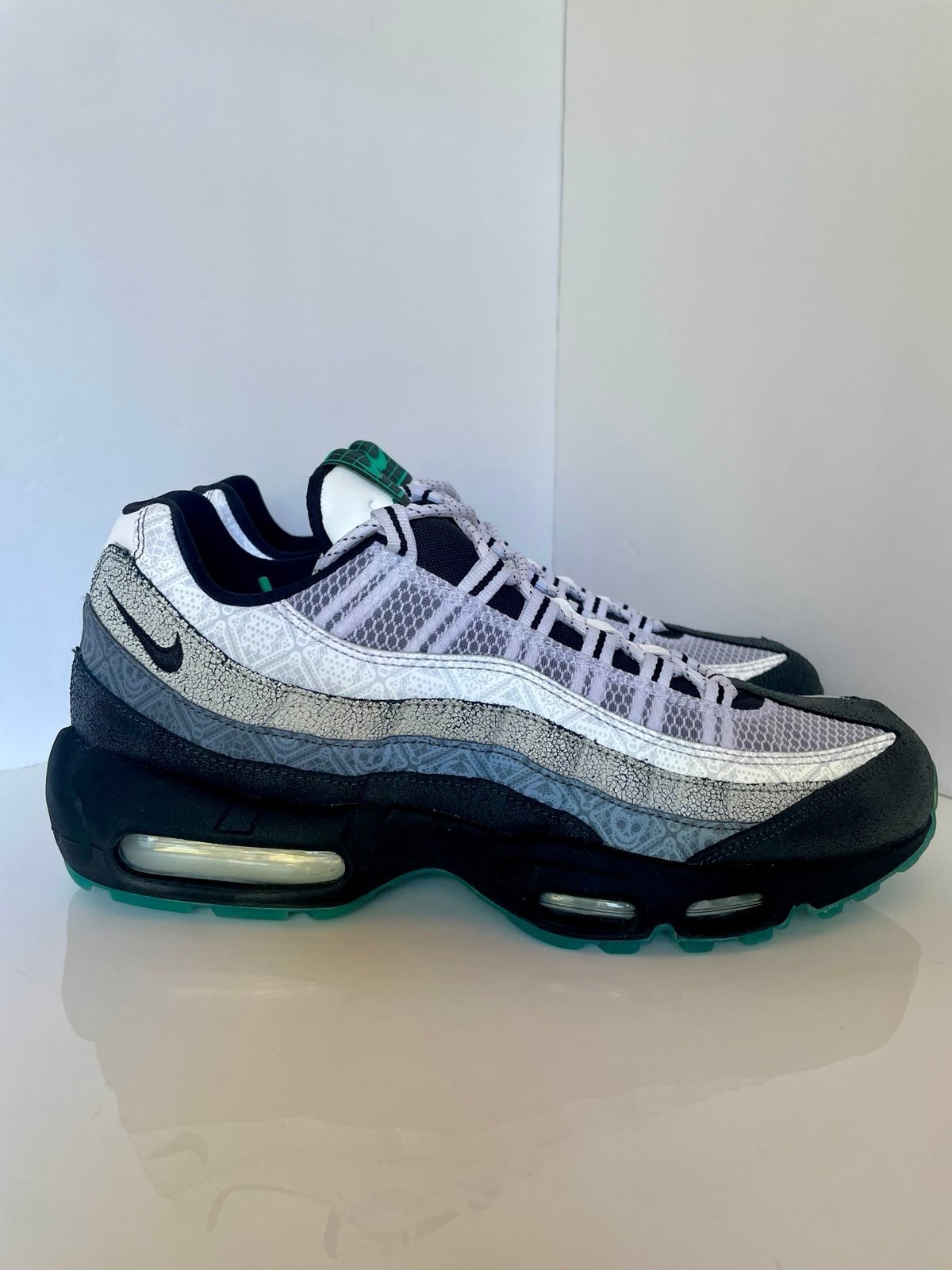 NIB- Nike Air Max 95 SE Day of the Dead- US Sz. 11 / UK Sz. 10