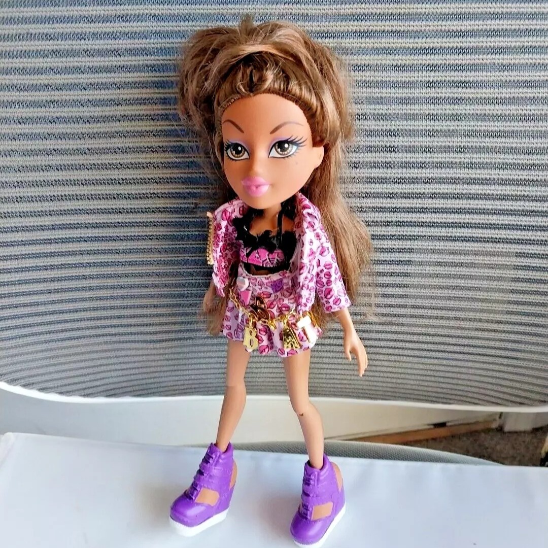 Bratz Yasmin Doll Restyled in Skirt 2-Piece Set w/Belt Crop Top and Shoes 10