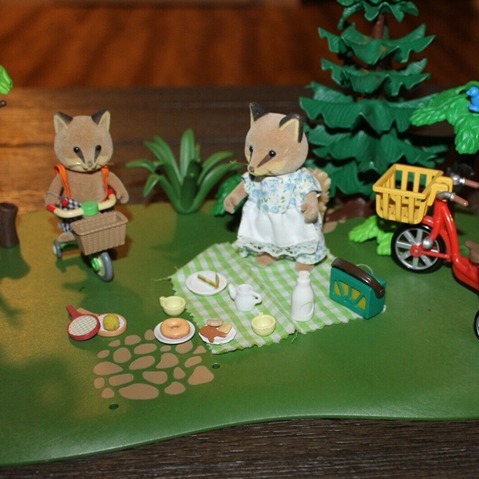 Sylvanian Families Calico Critter RENARD FOX MOM AND SON PIC NIC EUC