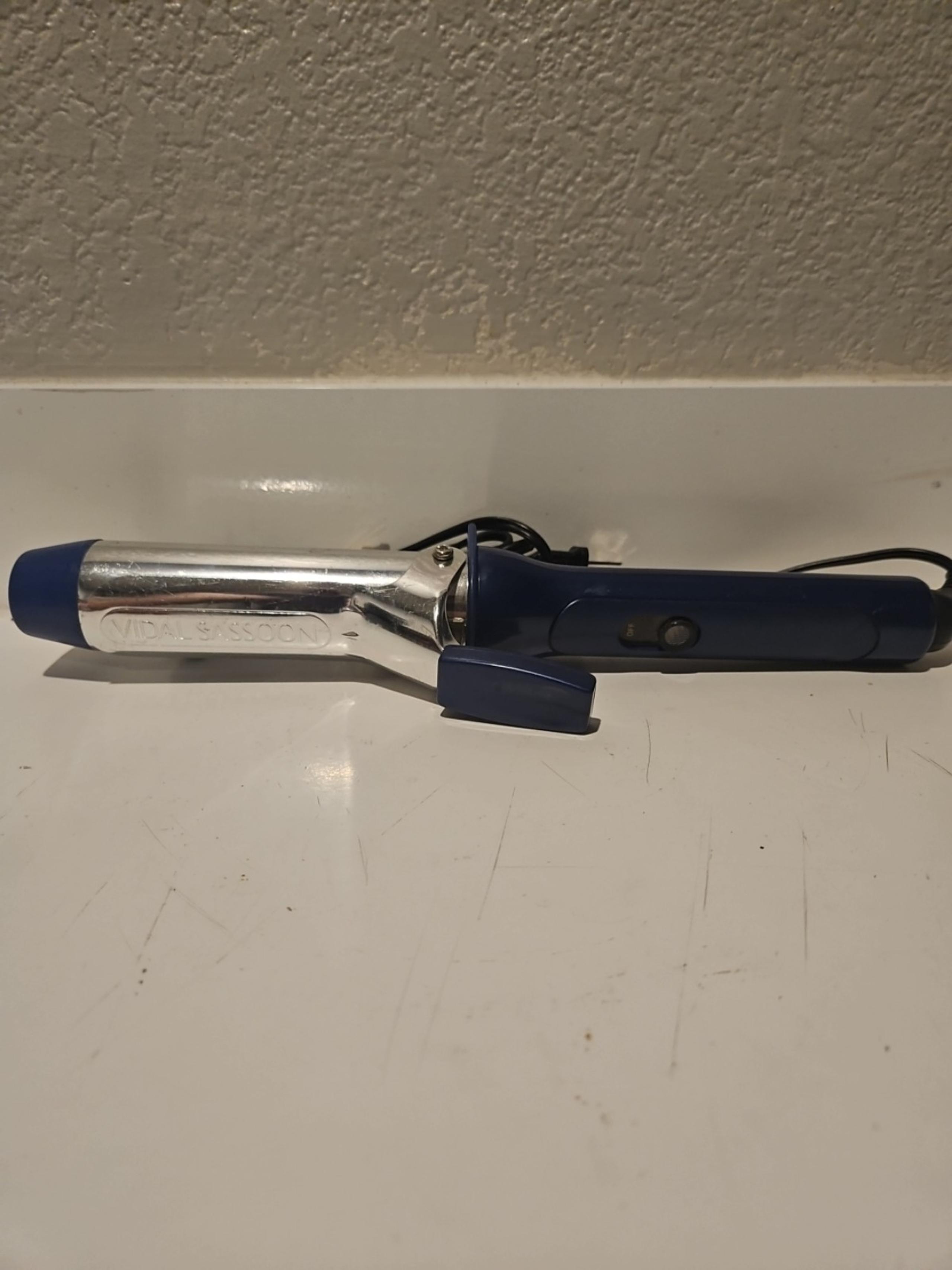Vidal Sassoon 1.5 Inch Curling Iron Big Barrel Styler VS132 Blue Big Curls