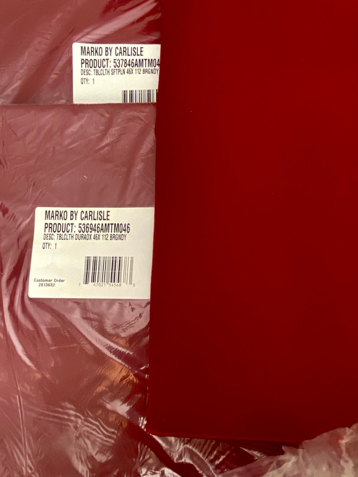 Marko by Carlisle Restaurant Quality Tablecloths Burgundy plus 8 napkins Highend