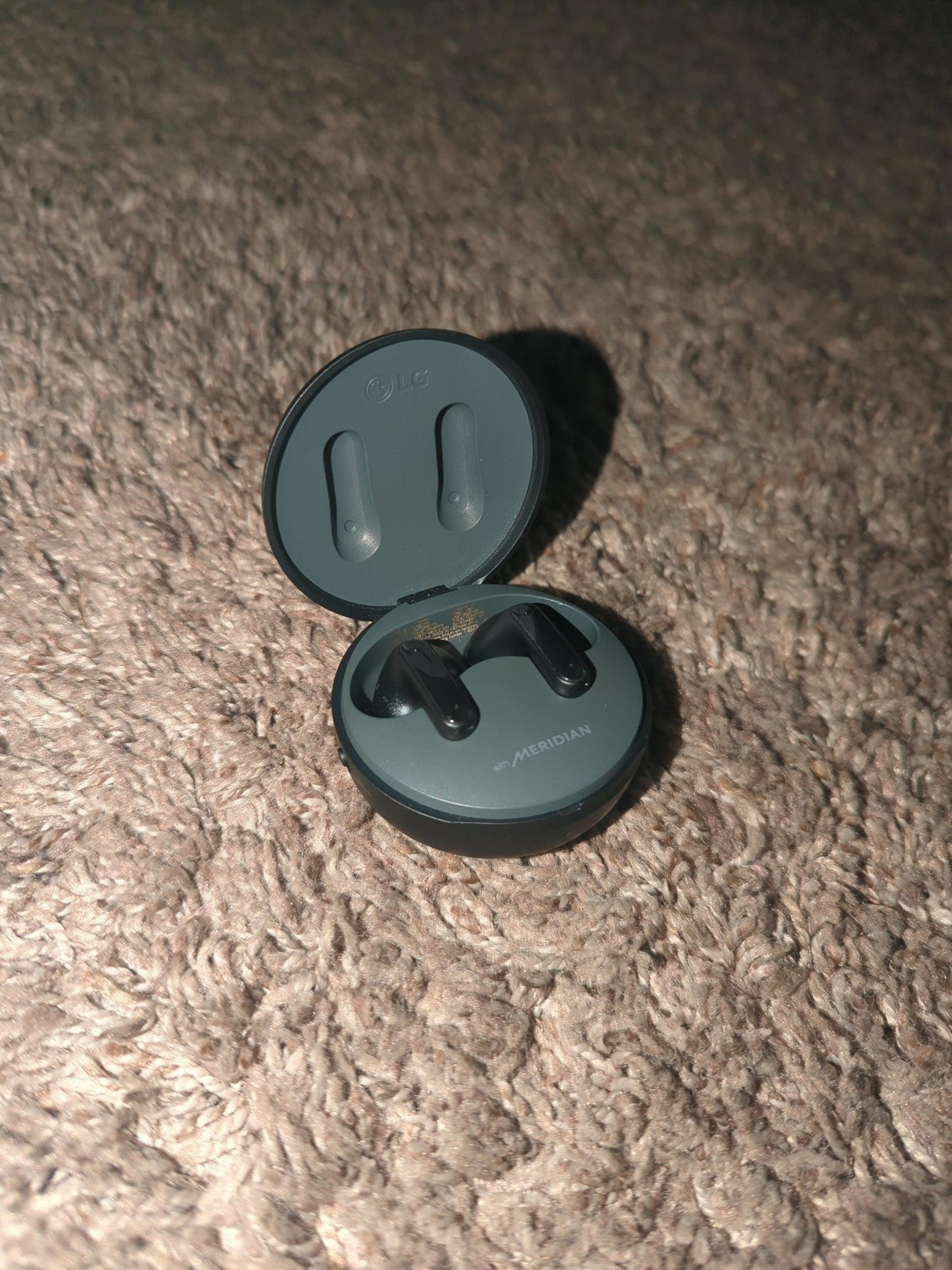 LG Tone FP9 (Earbuds)