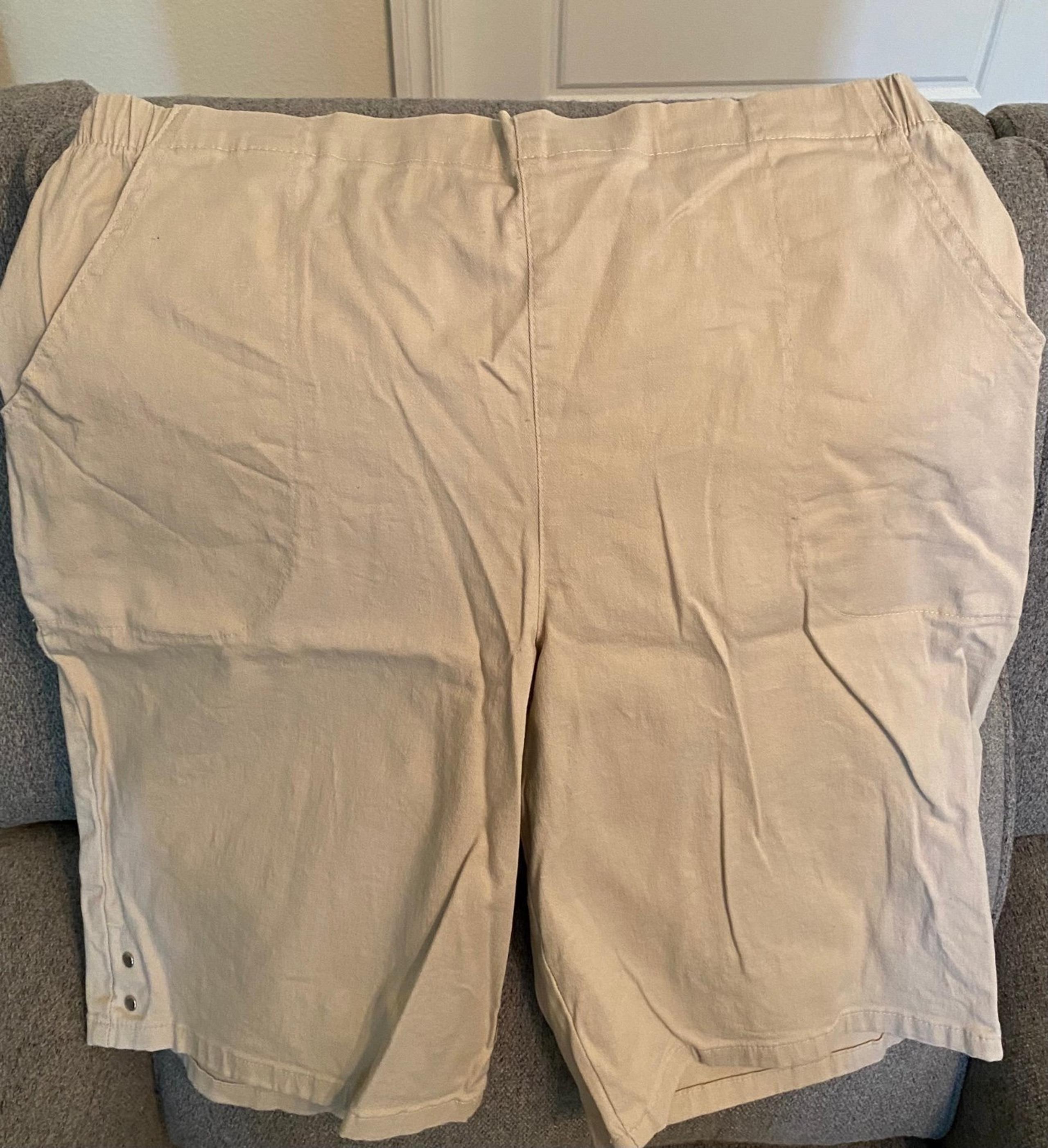 Women’s Croft & Barrow tan khaki, above knee shorts, stretch waistband, size XL