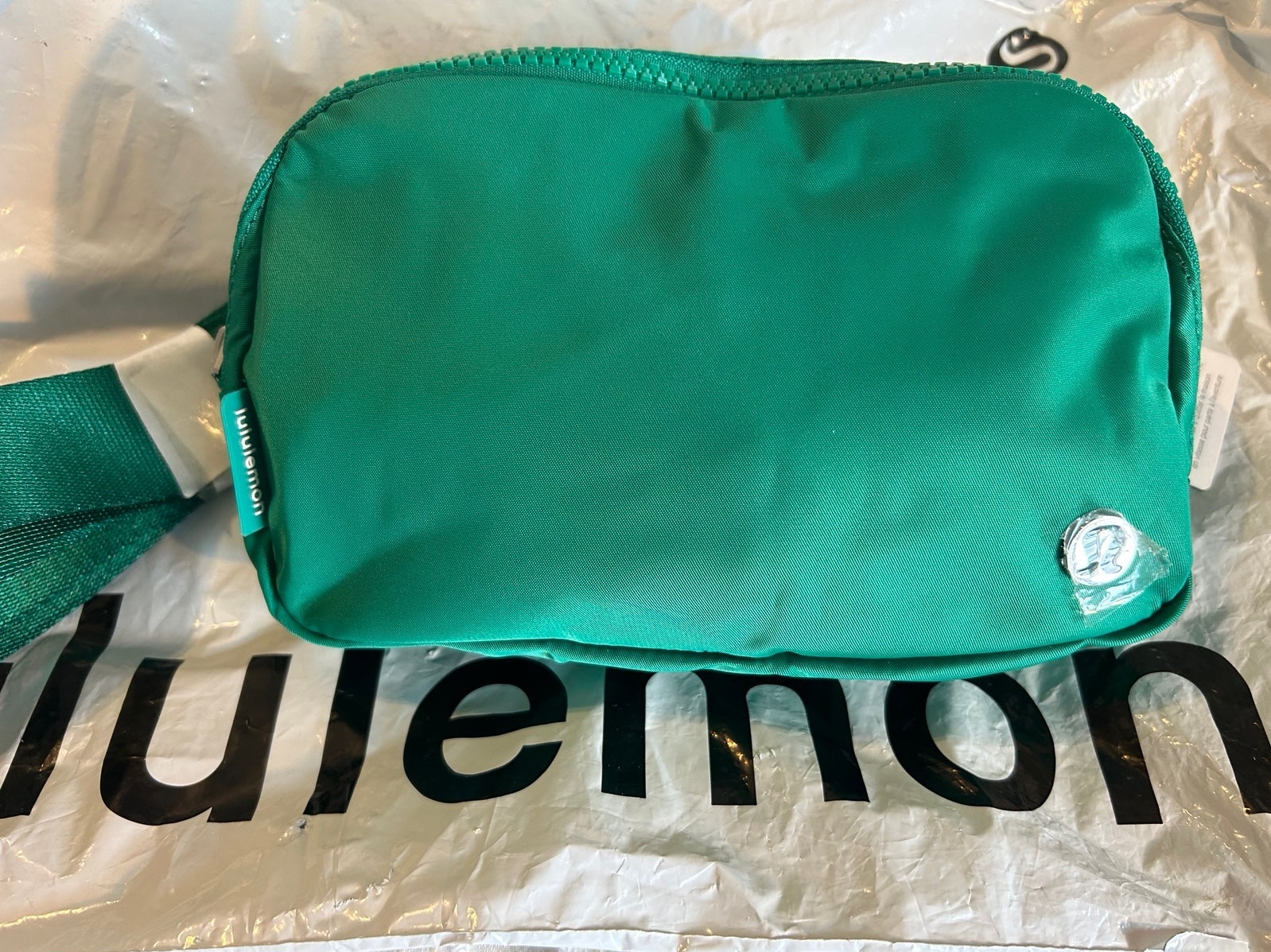 Lululemon Everywhere Belt Bag Emrald Ice NWT