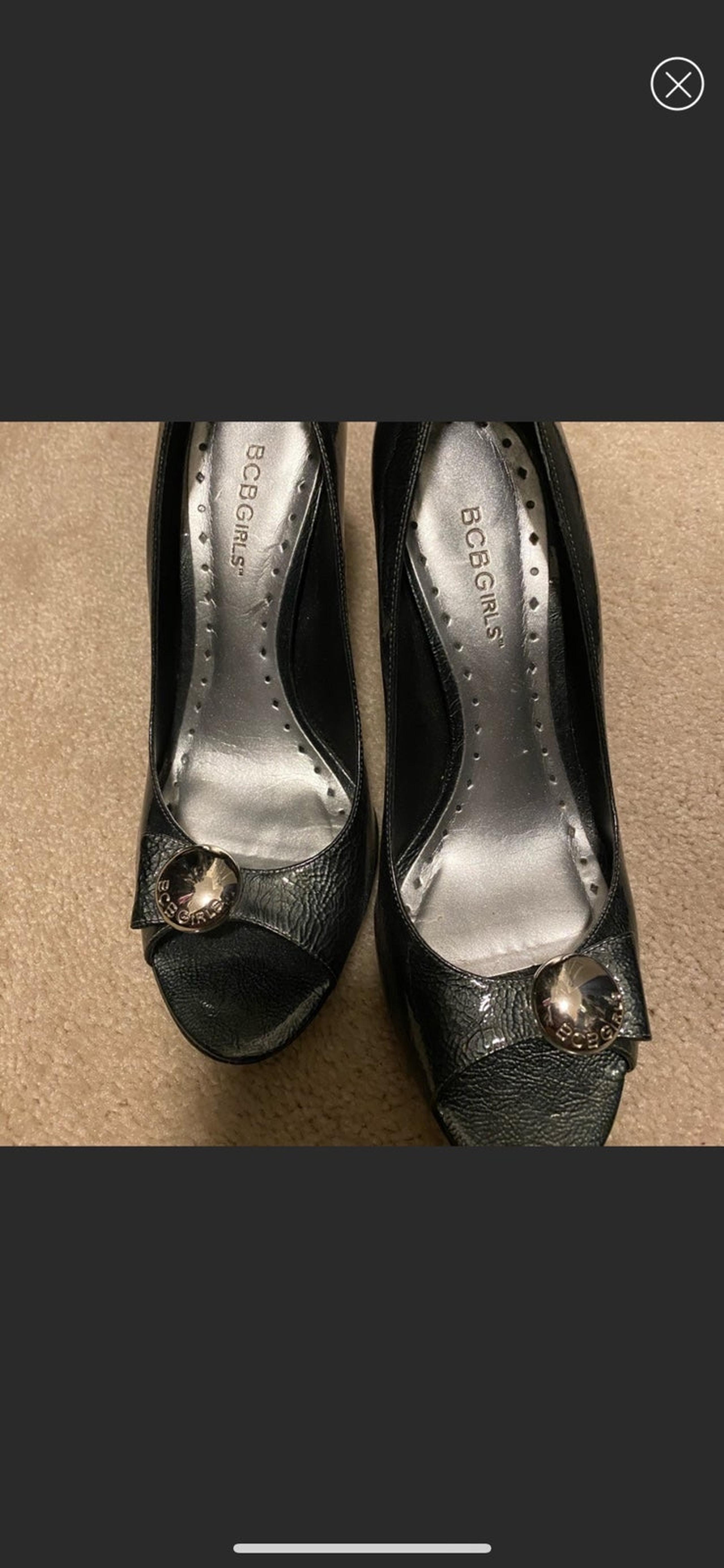 BCBGirls charcoal grey patent leather pump sz 9