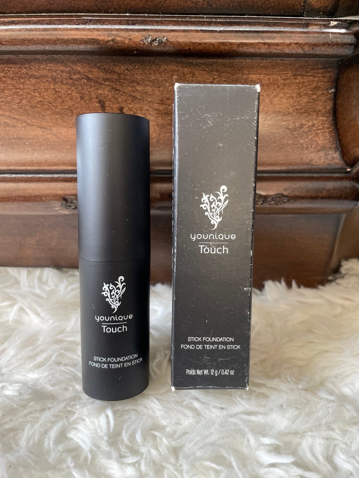 Younique stick foundation -velour