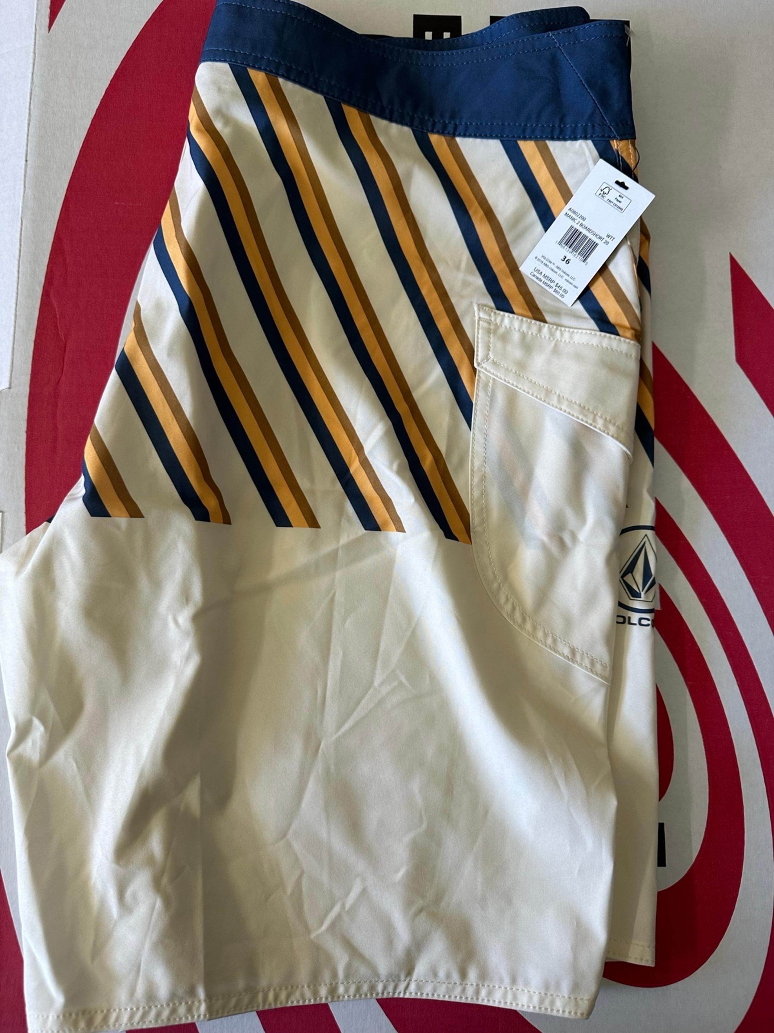Men’s Volcom Board Shorts Size 36 NWT