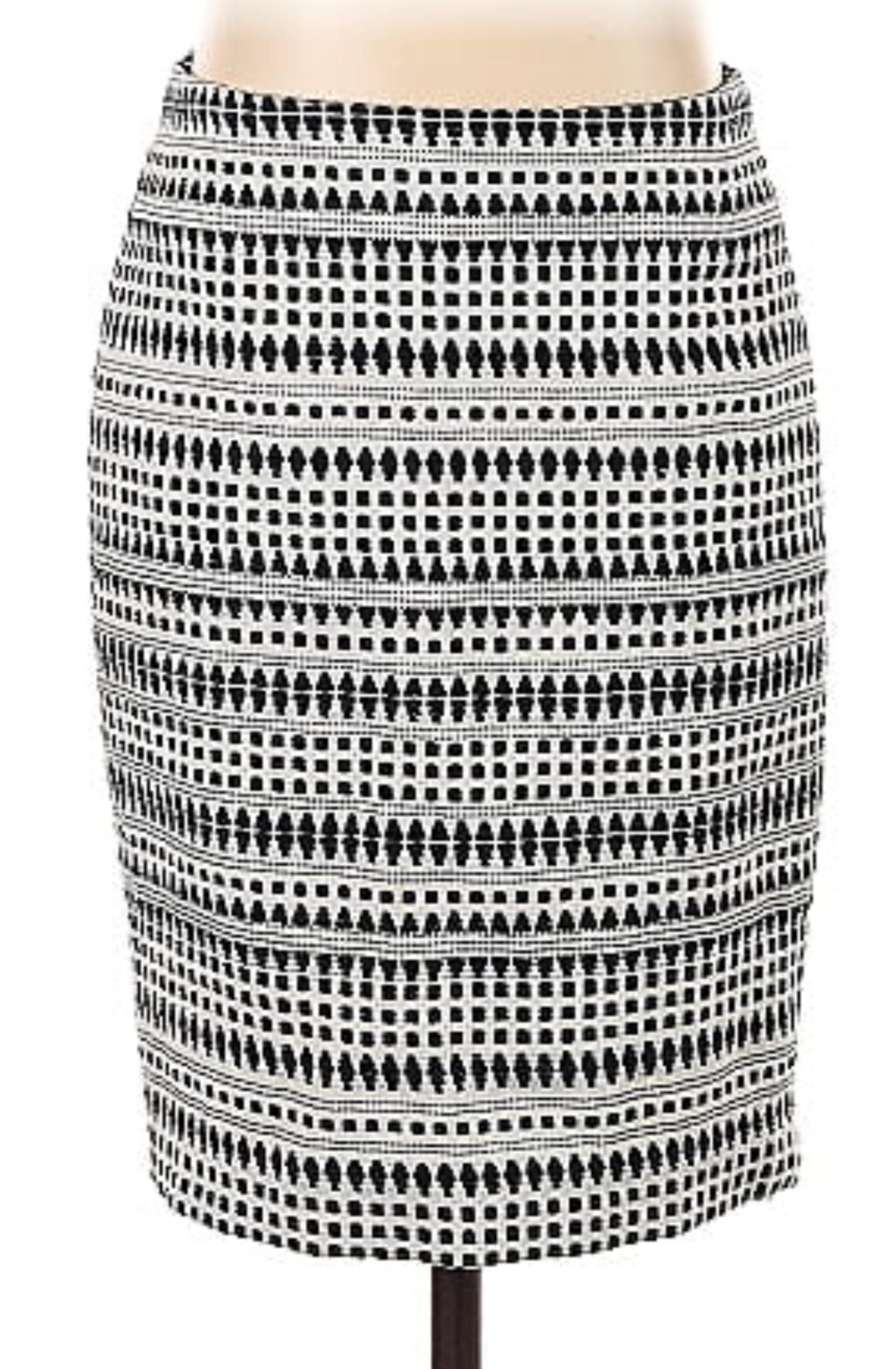 Ann Taylor Loft  Pencil Skirt Size 2P Black  White Texture Print Lined Back Zip