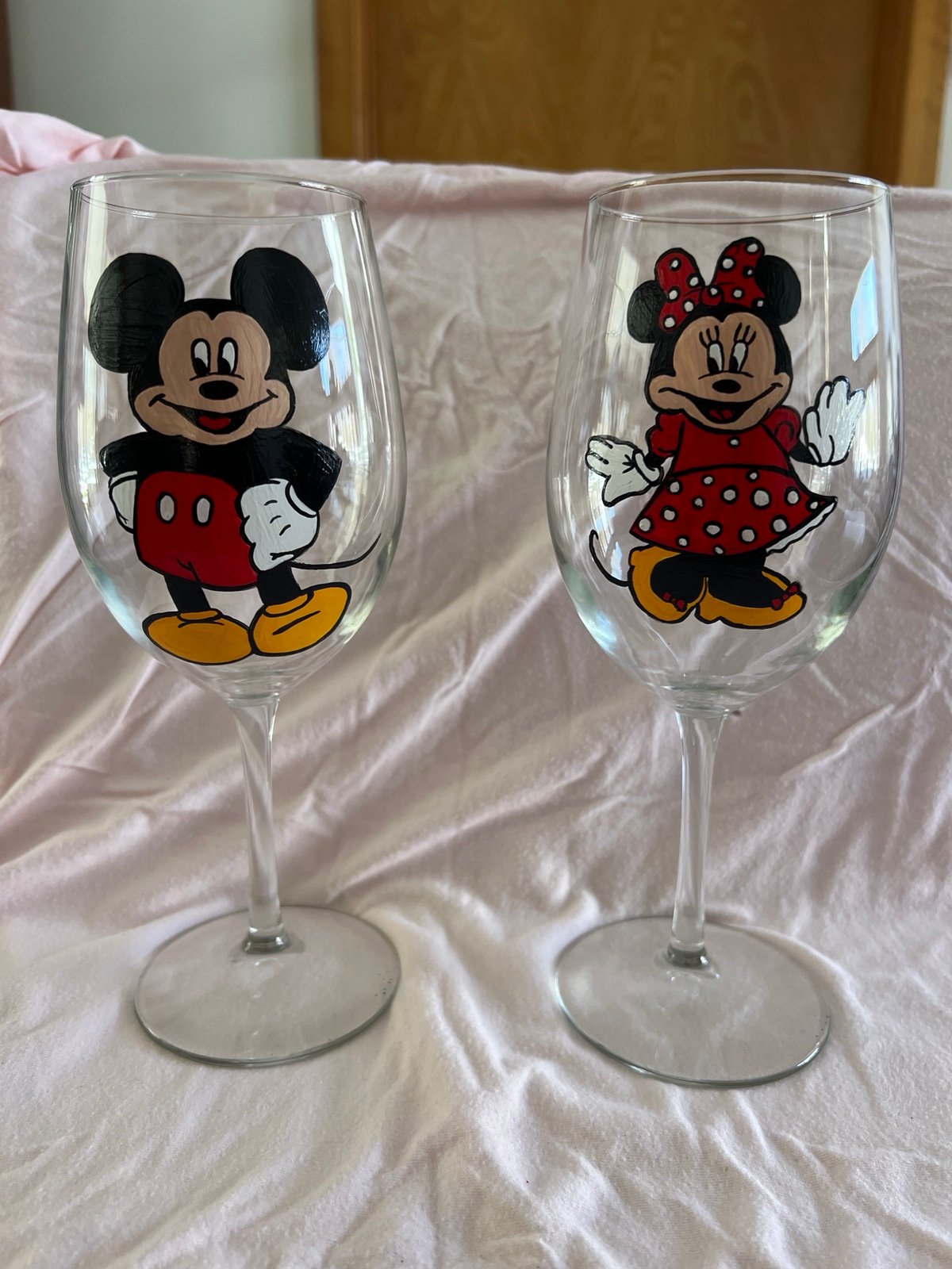 Adorable Mickey & Minnie Mouse Long Stem Wine Glasses