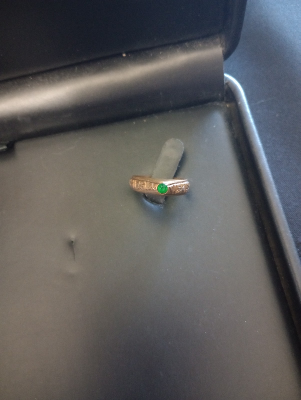 Vintage ring Green stone marked RL 1945