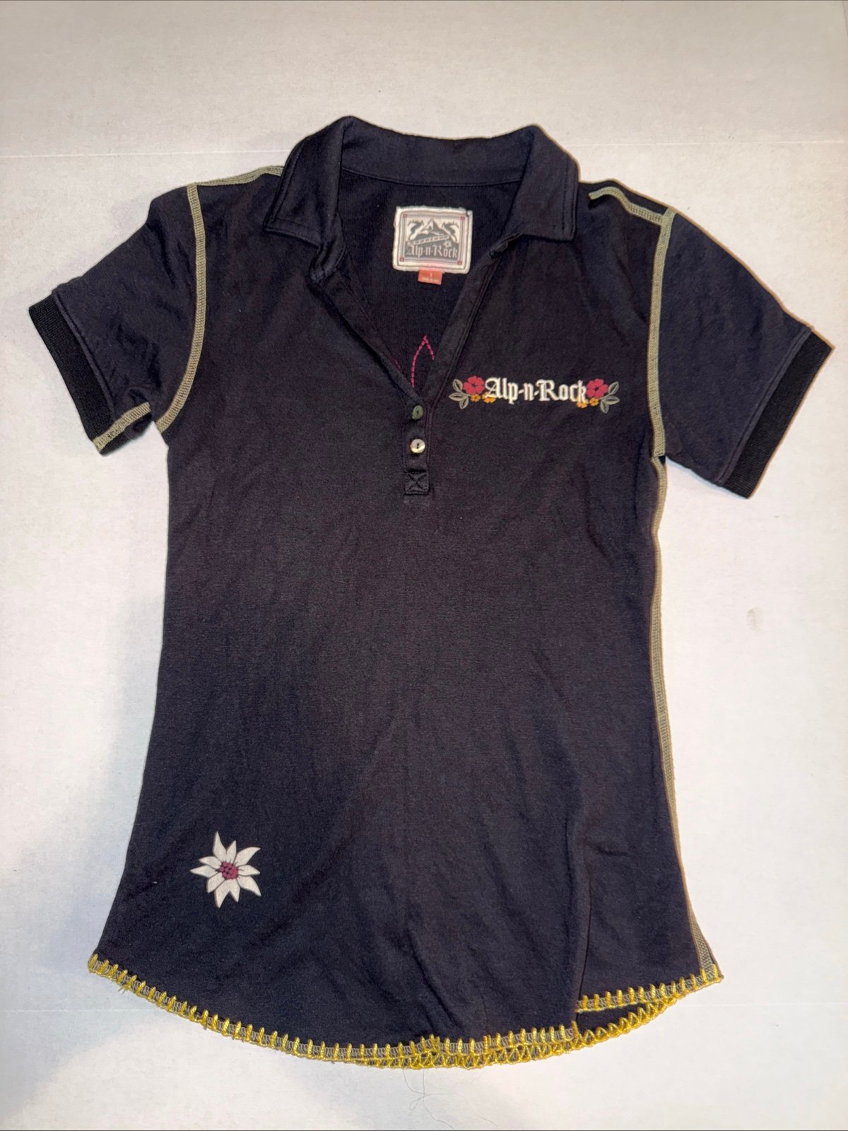 Alp n Rock Winter Ski Embroidered Flower TShirt Women’s Black Size 1