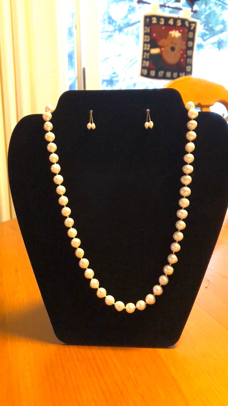 Freshwater pearl necklace and earrings