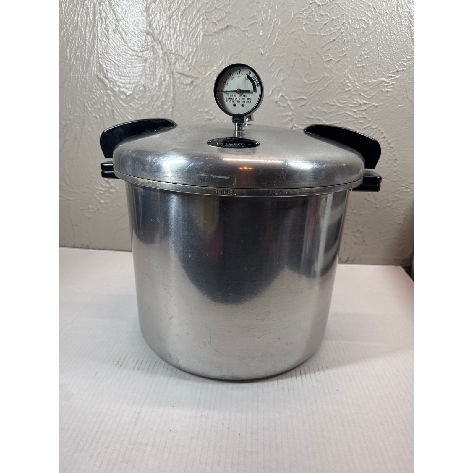 Vintage Presto Cooker Canner 21 Qt with Manual Model 01/CA21