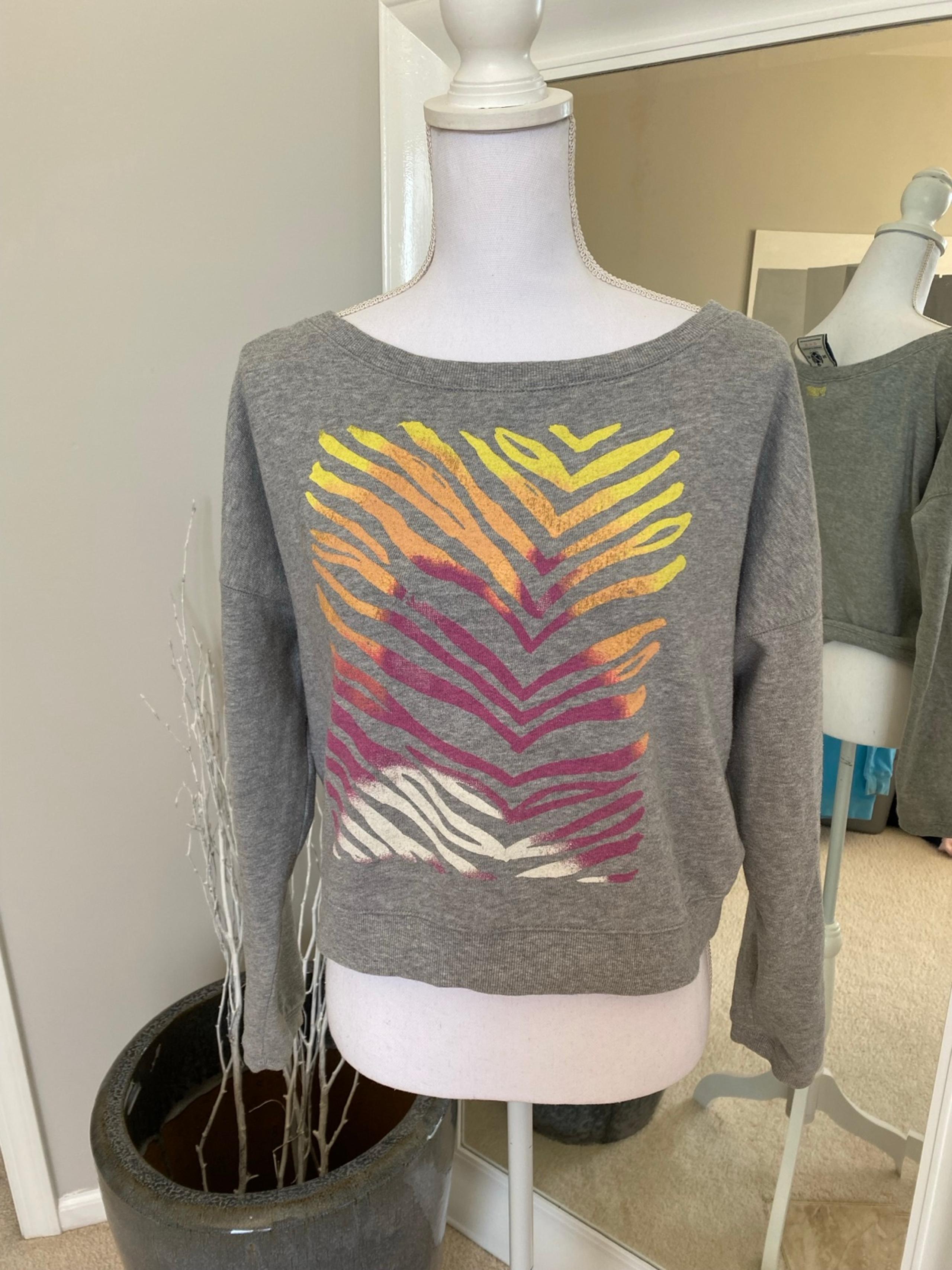 Xs pink brand sweatshirt