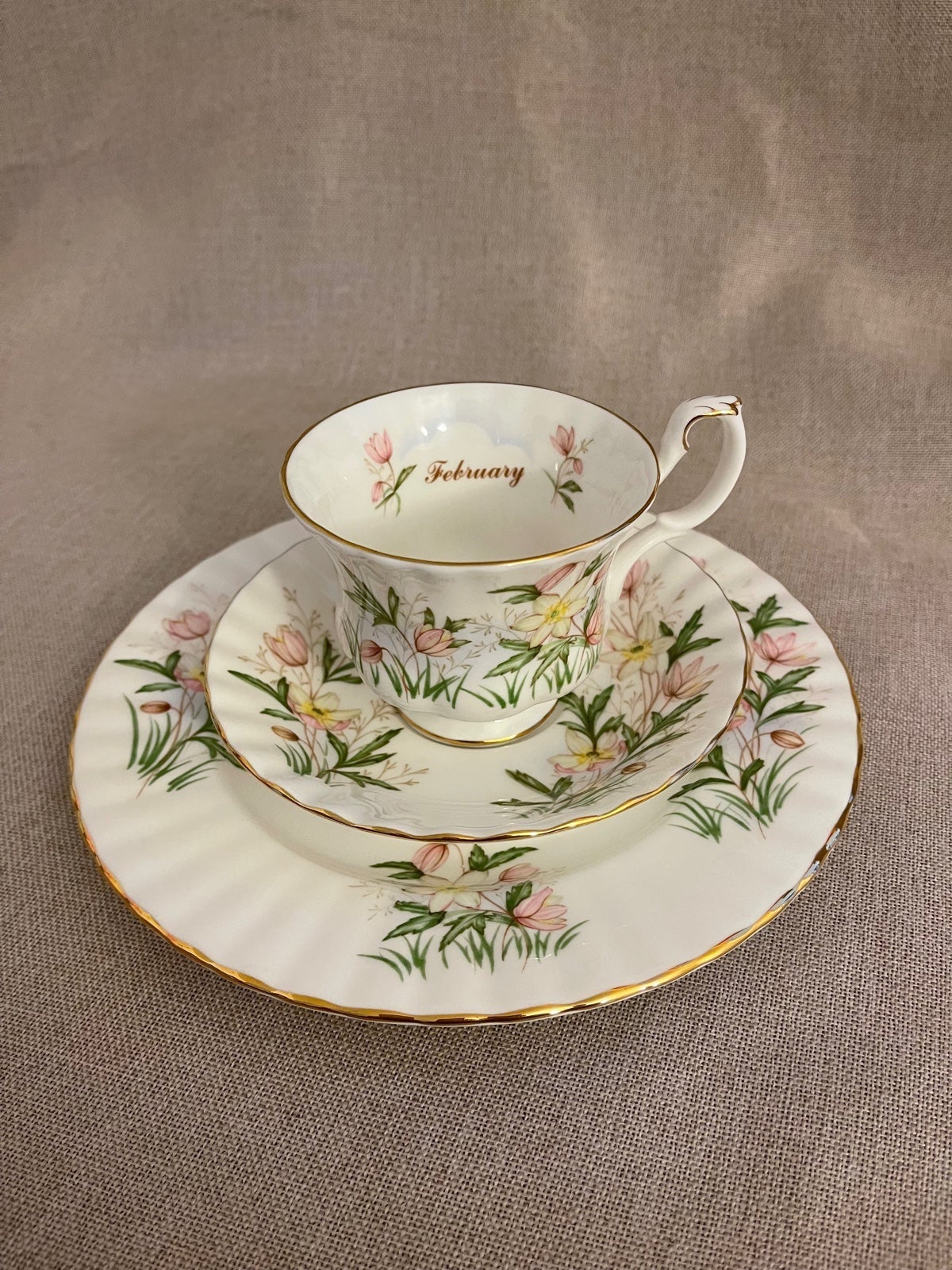Royal Albert Tea Cup & Saucer 3 Pieces Bone China England 1987Teacup and Saucer
