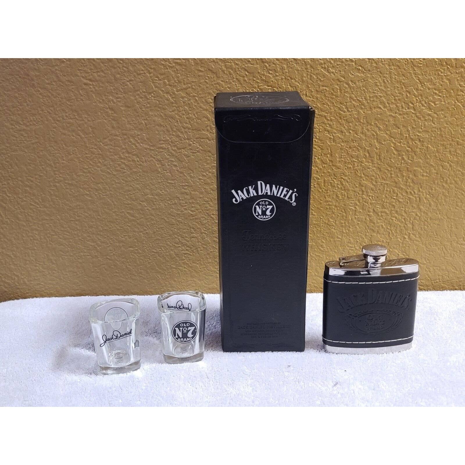Jack Daniels Old No. 7 Stainless Steel & Leather Flask, Shot Glass & Leather Box