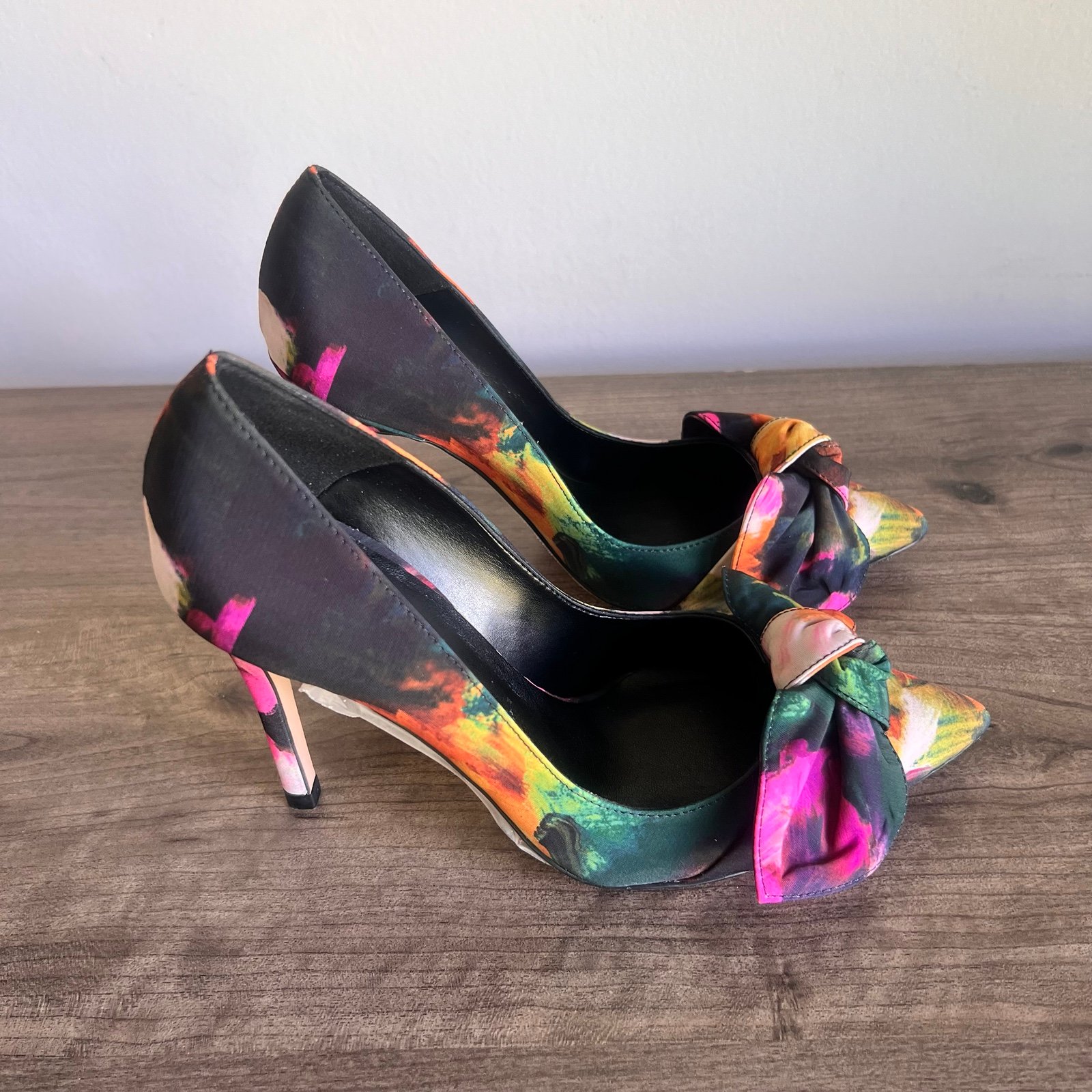 Ted Baker Ryoh Art Print Bow Court Women's Shoe Size 7.5 SKU#241224