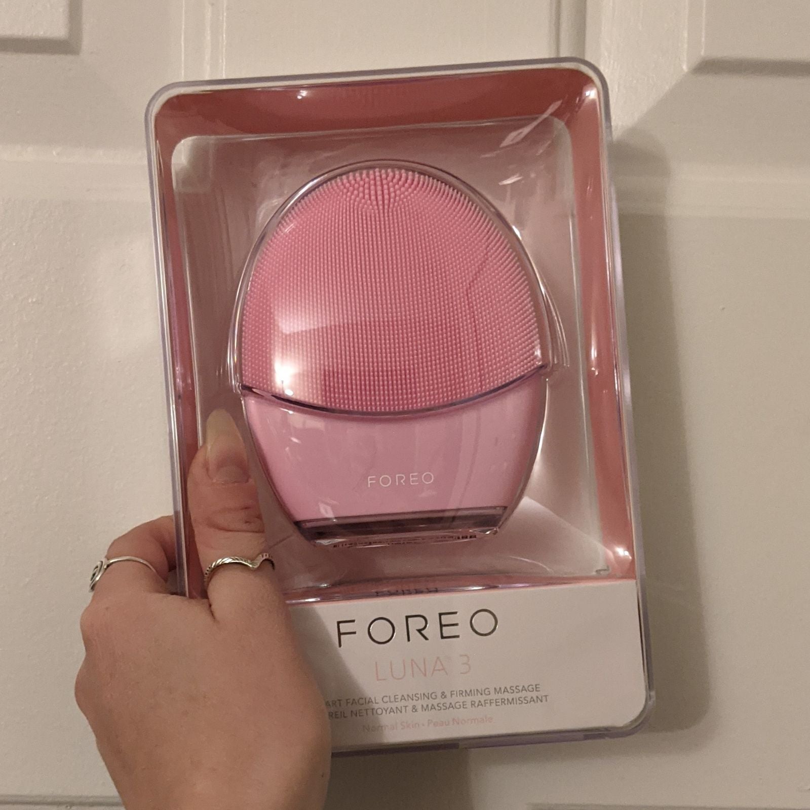 New Foreo Luna 3 Face Cleansing Brush - Bluetooth Enabled
