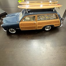 Motorcity 1/18 Scale Diecast 1949 Ford Woody Wagon