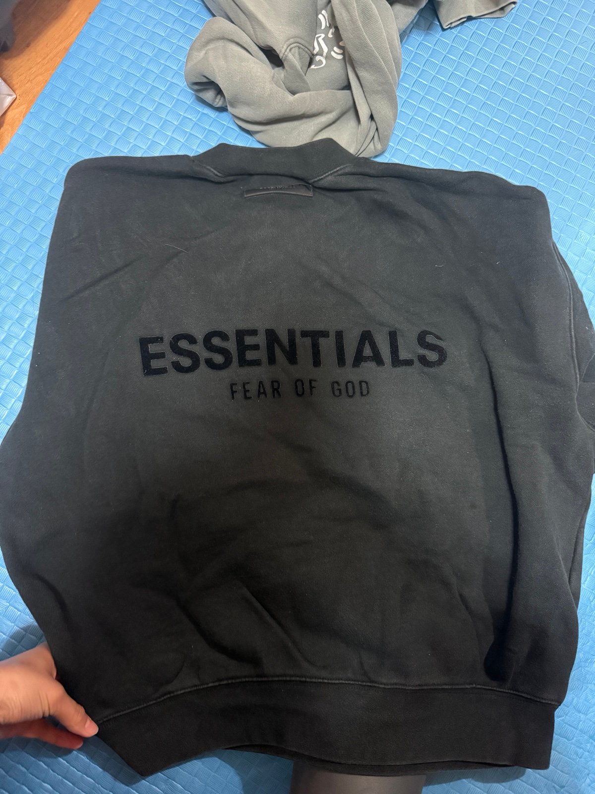 essentials crew neck