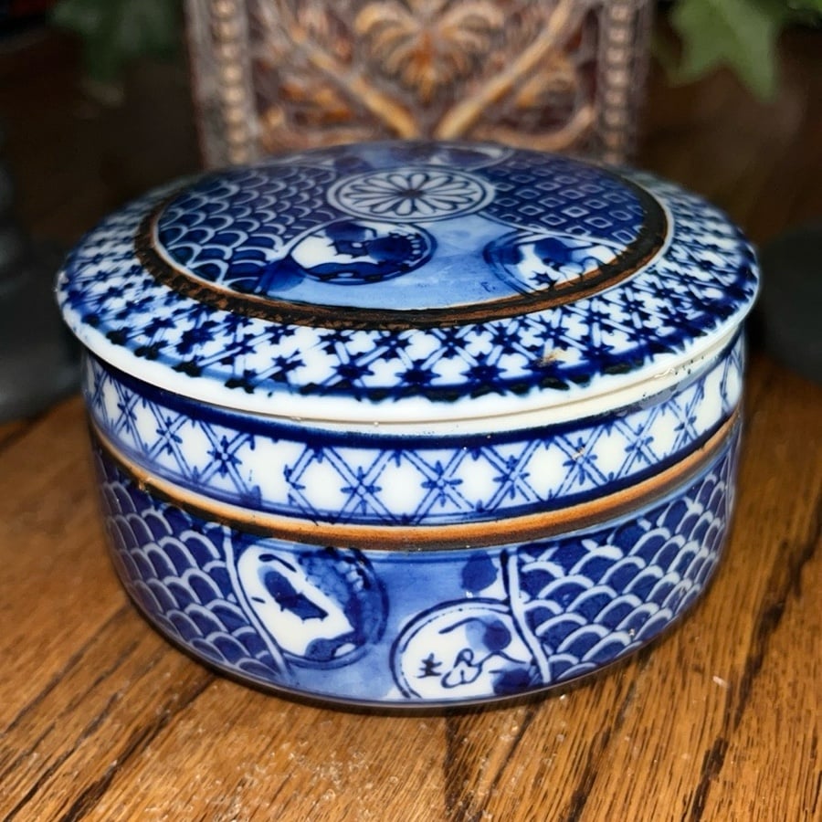 Vintage Japanese Powder Box